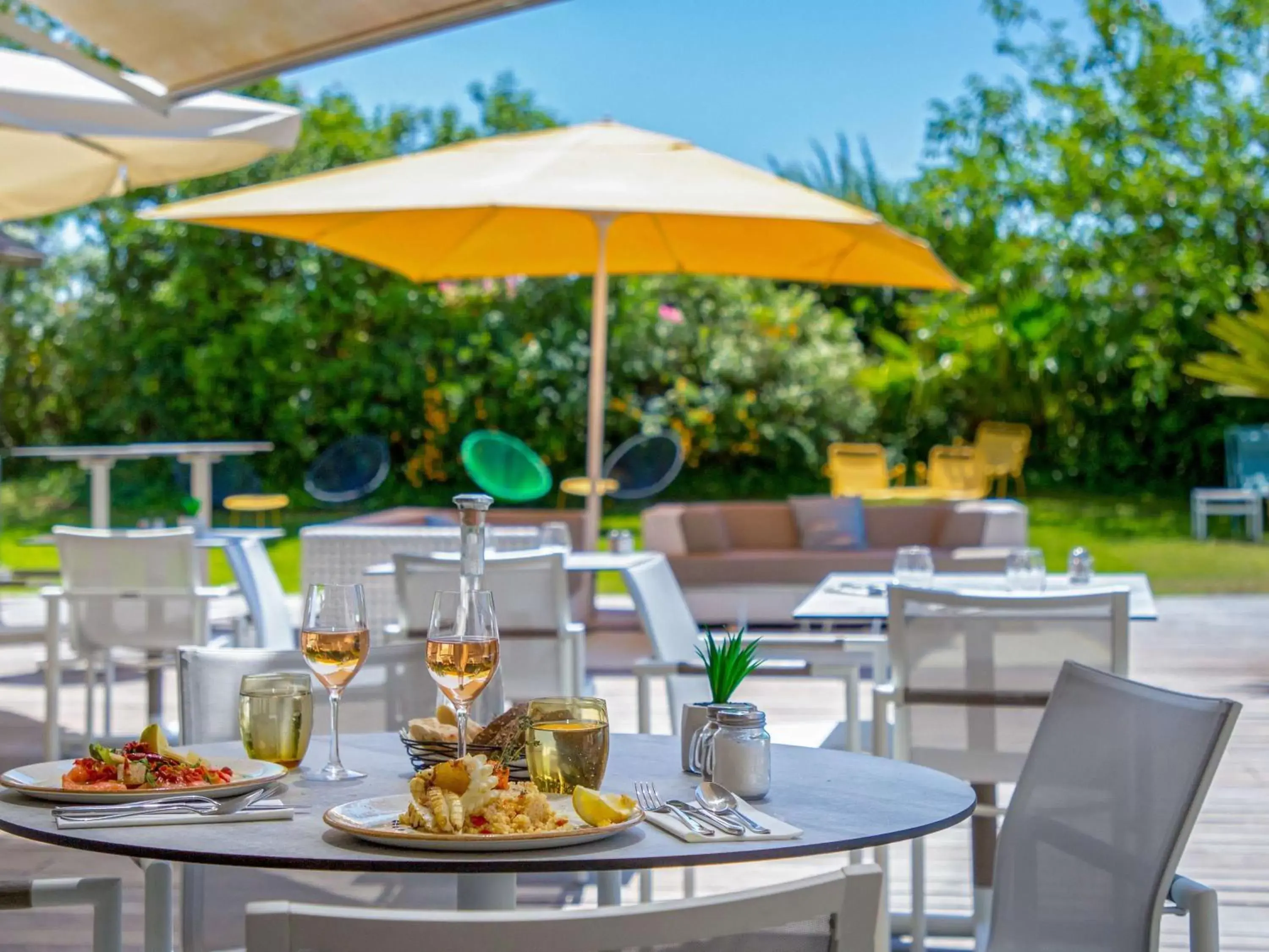 Restaurant/Places to Eat in Mercure Hyères Centre Côte d'Azur