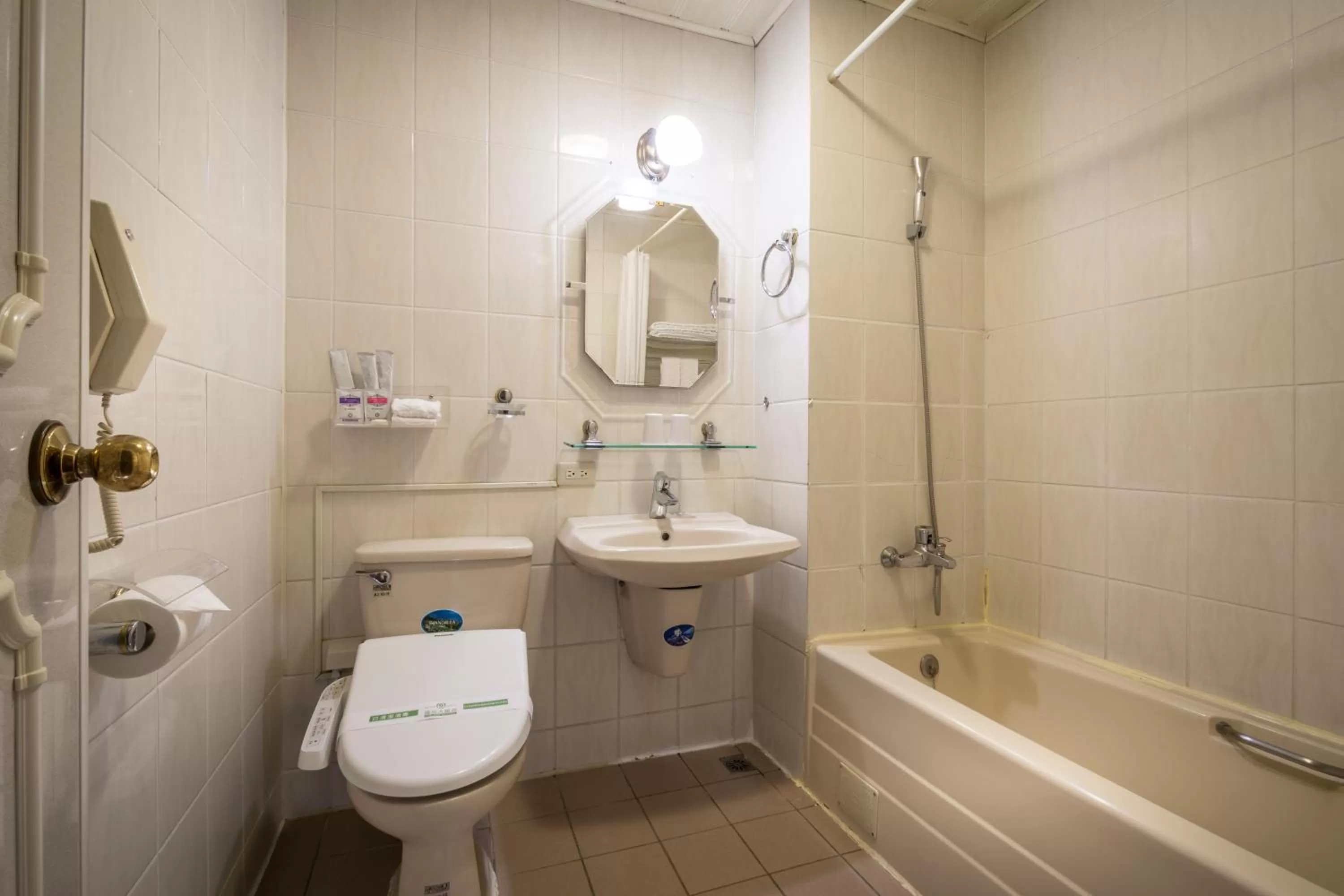 Shower in Formosa Corridor Hotel