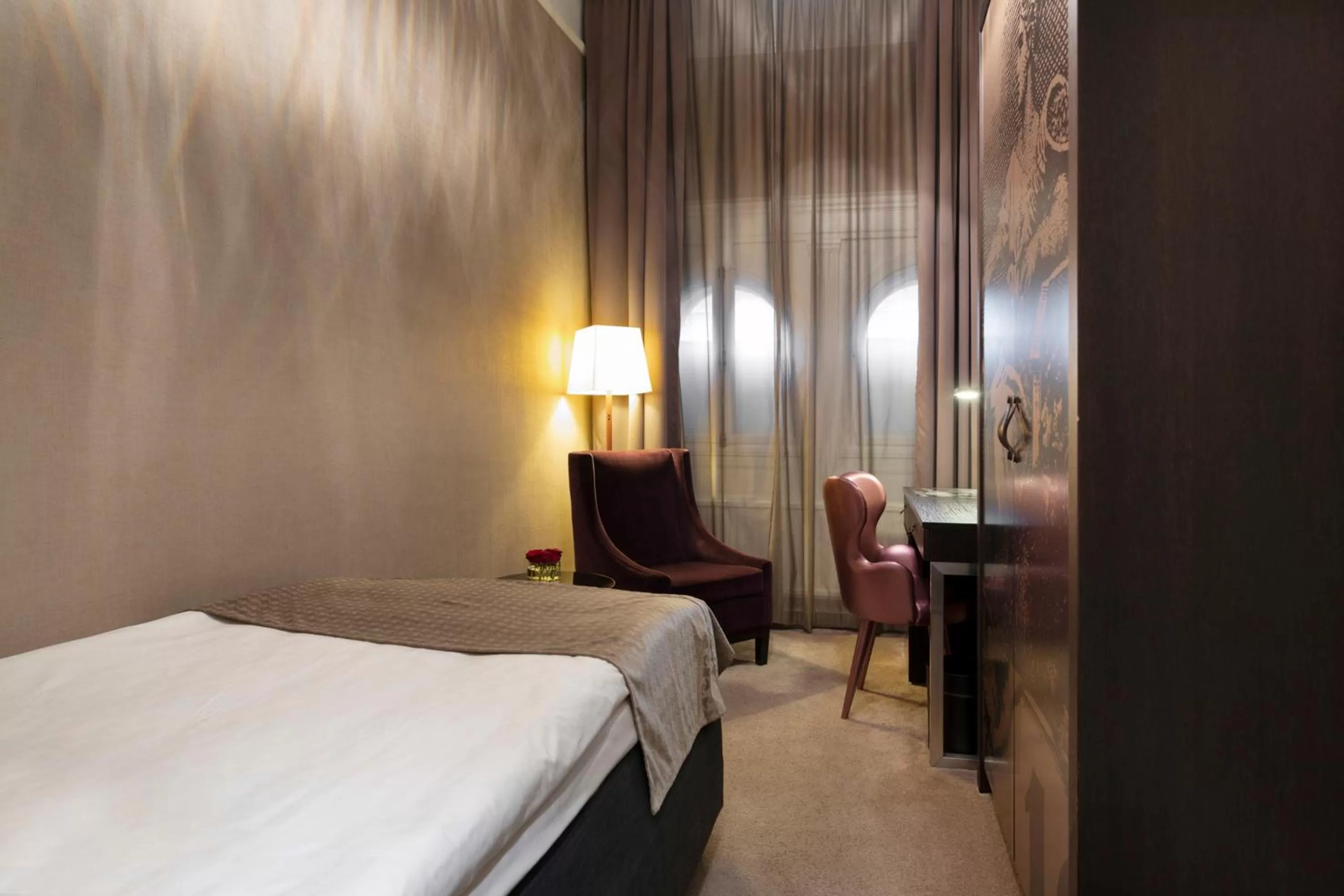 Photo of the whole room, Bed in Elite Plaza Hotel