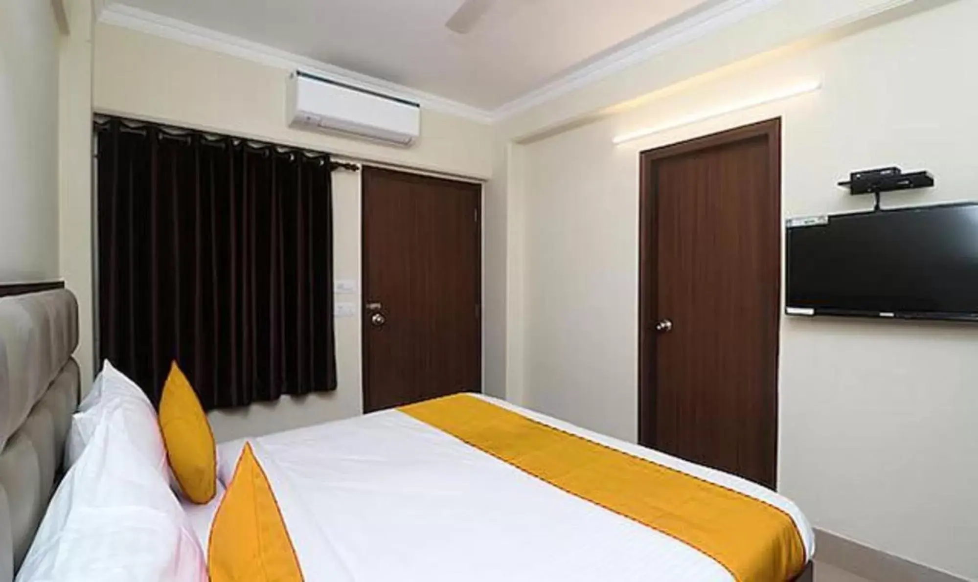 Bed in FabExpress Central Plaza Bed in FabExpress Central Plaza