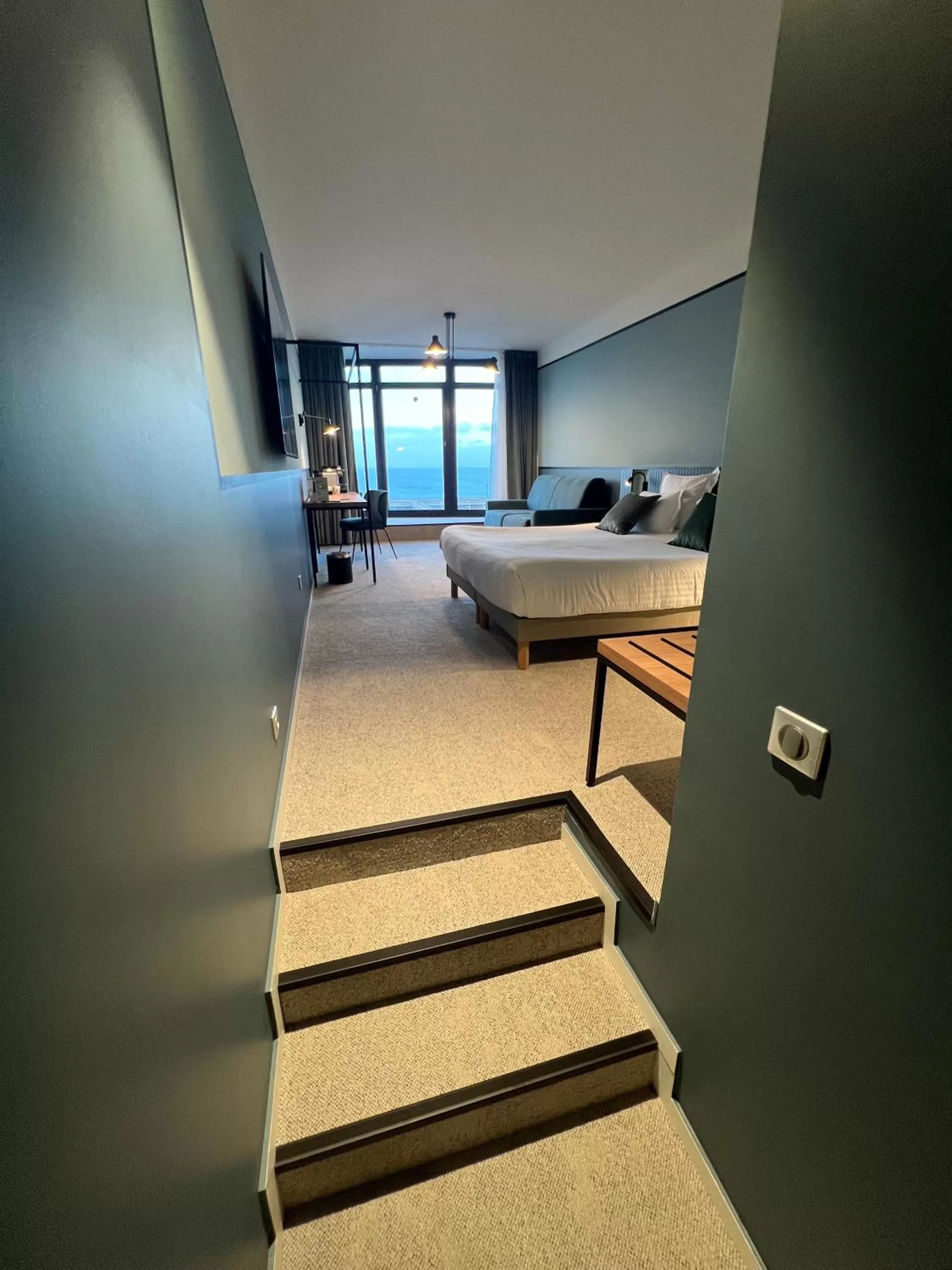 Photo of the whole room, Bed in L'Échappée - Hôtel Casino Dieppe