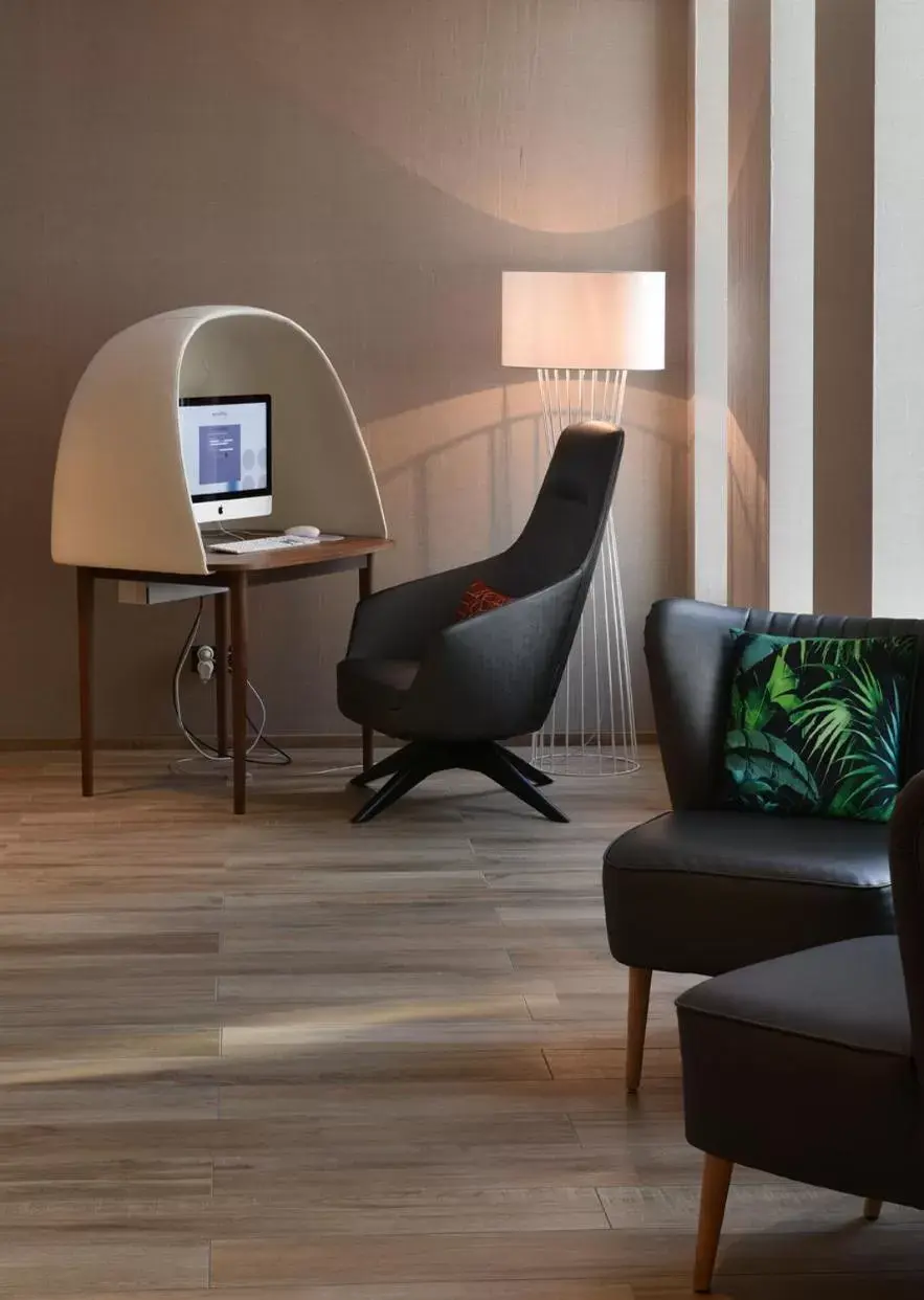 Seating Area in Novotel Charleroi Centre