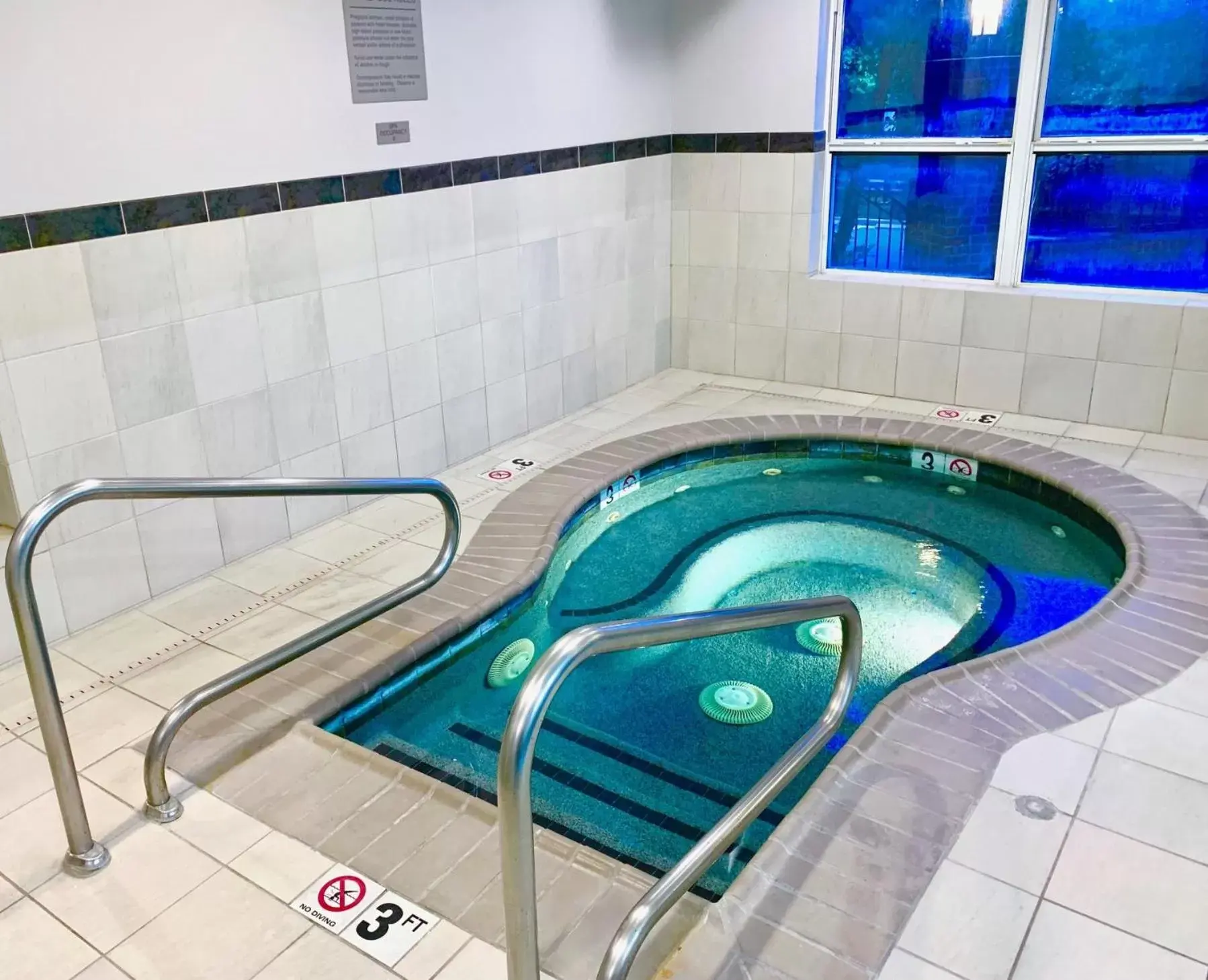 Area and facilities, Swimming Pool in Country Inn & Suites by Radisson, Potomac Mills Woodbridge, VA