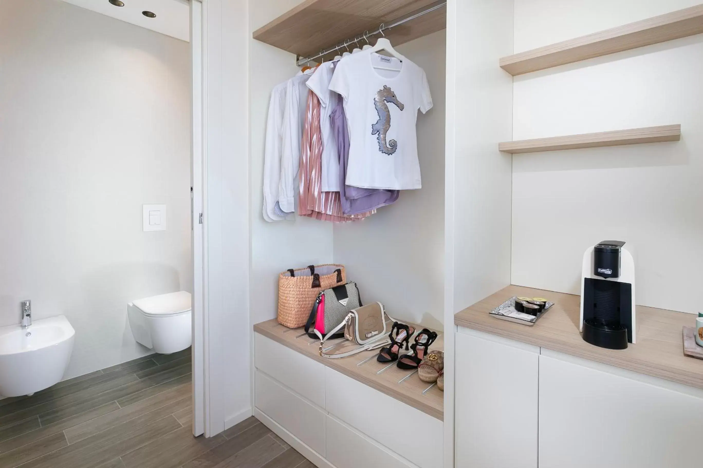 Seating area, Kitchen/Kitchenette in Hotel Ambasciatori