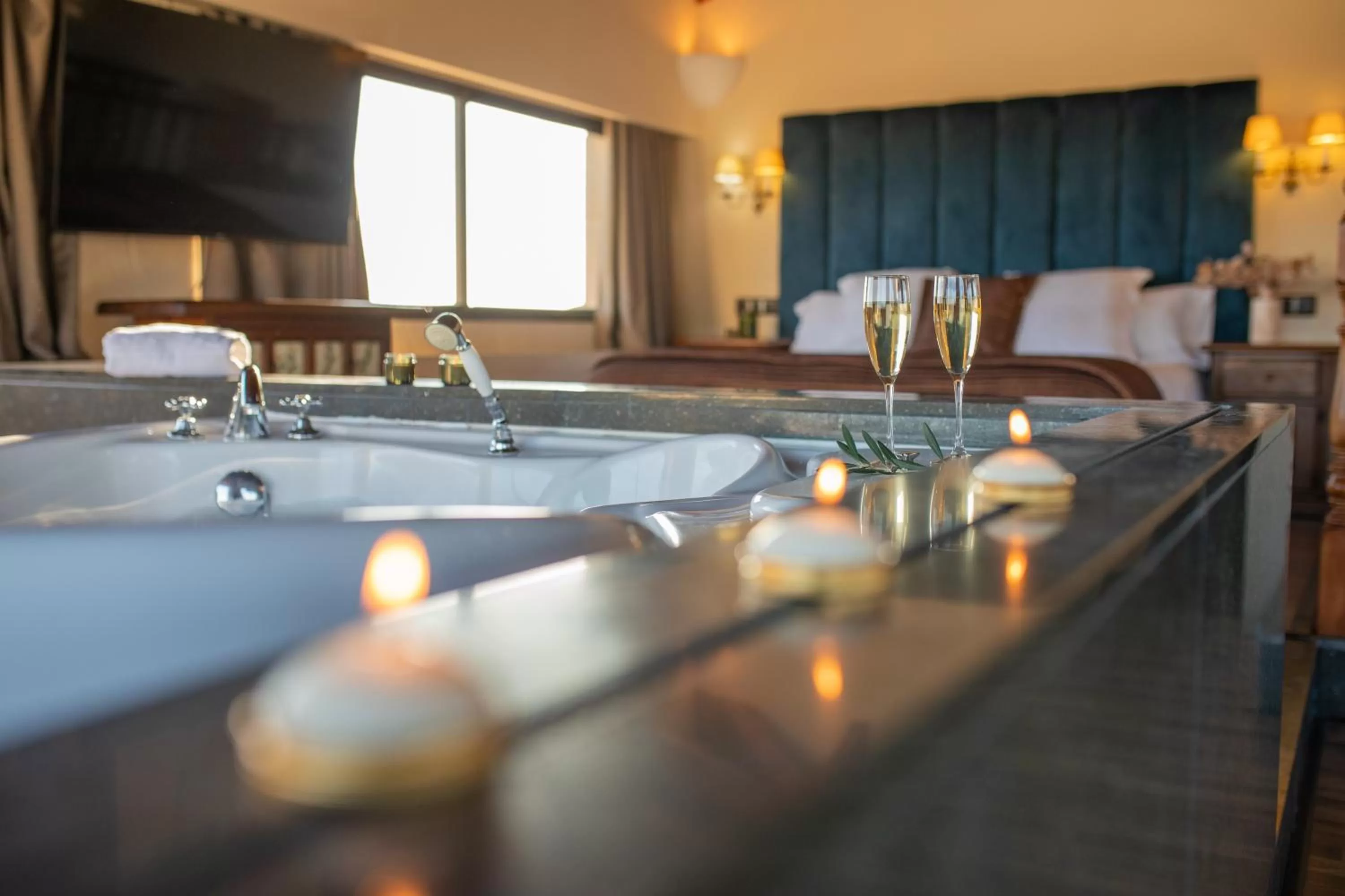 TV and multimedia in Hotel Roger de Flor by Seleqtta