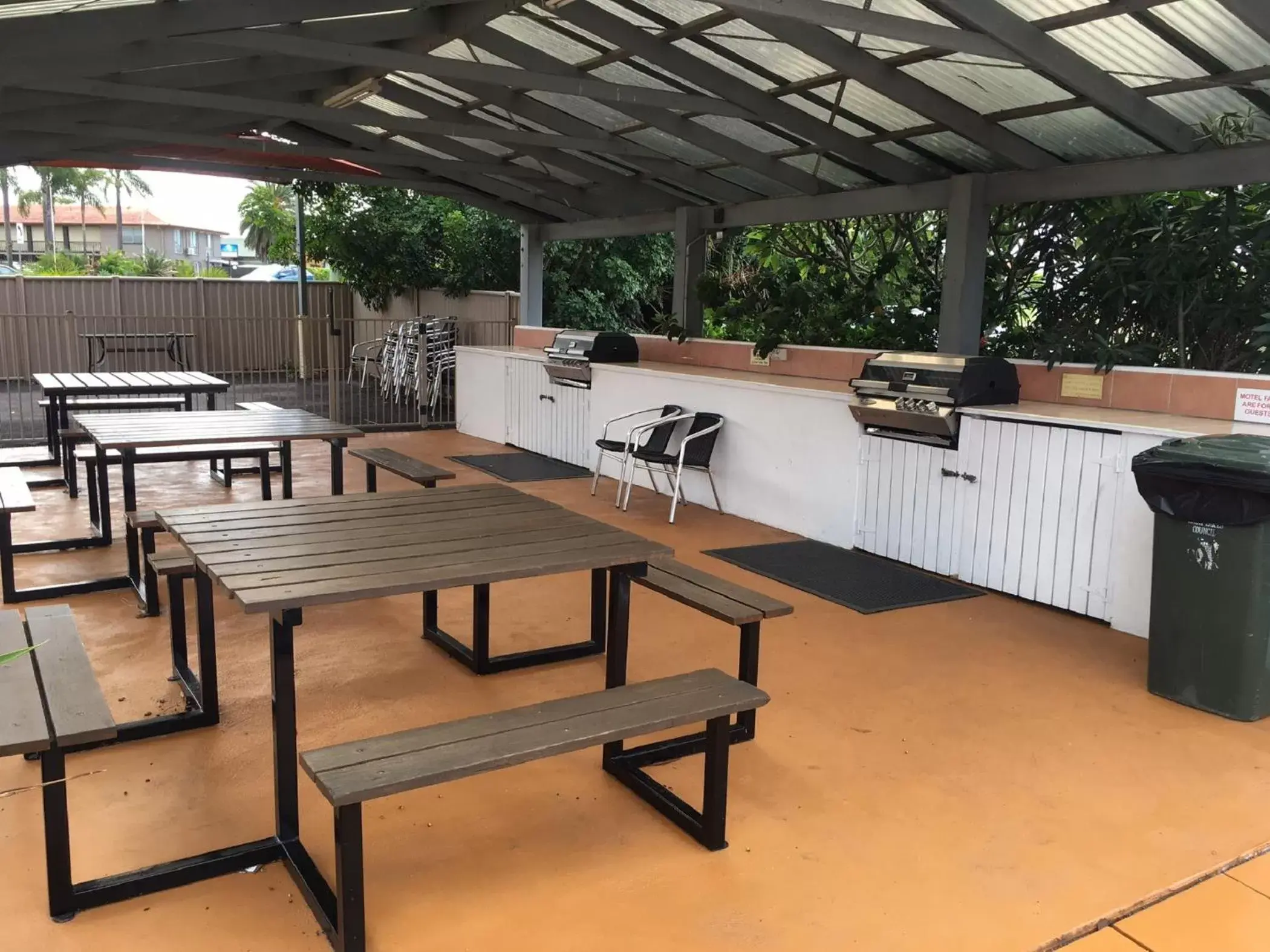 BBQ facilities, Restaurant/Places to Eat in Tuncurry Beach Motel