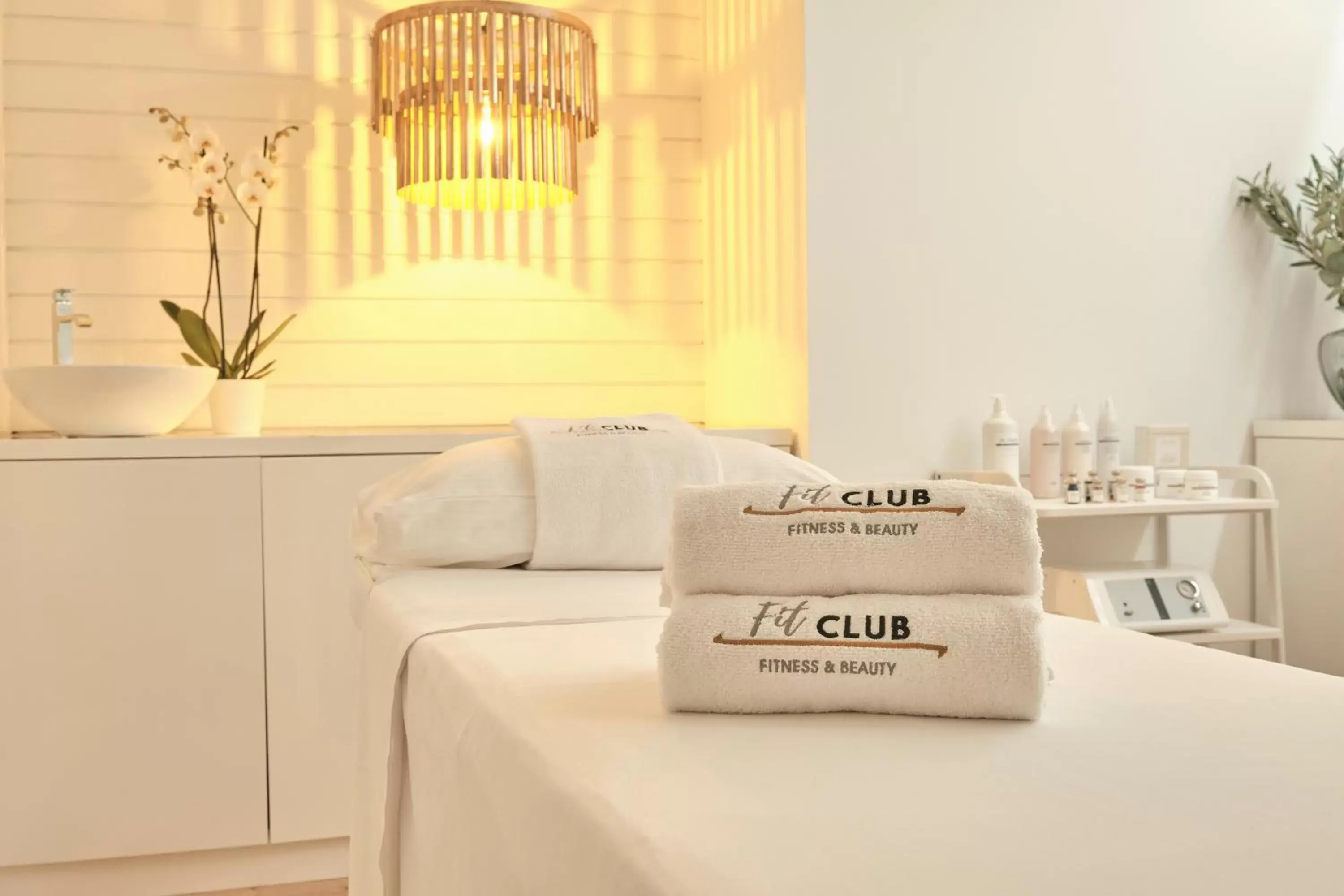 Spa and wellness centre/facilities in ME Madrid Reina Victoria by Meliá Spa and wellness centre/facilities in ME Madrid Reina Victoria by Meliá