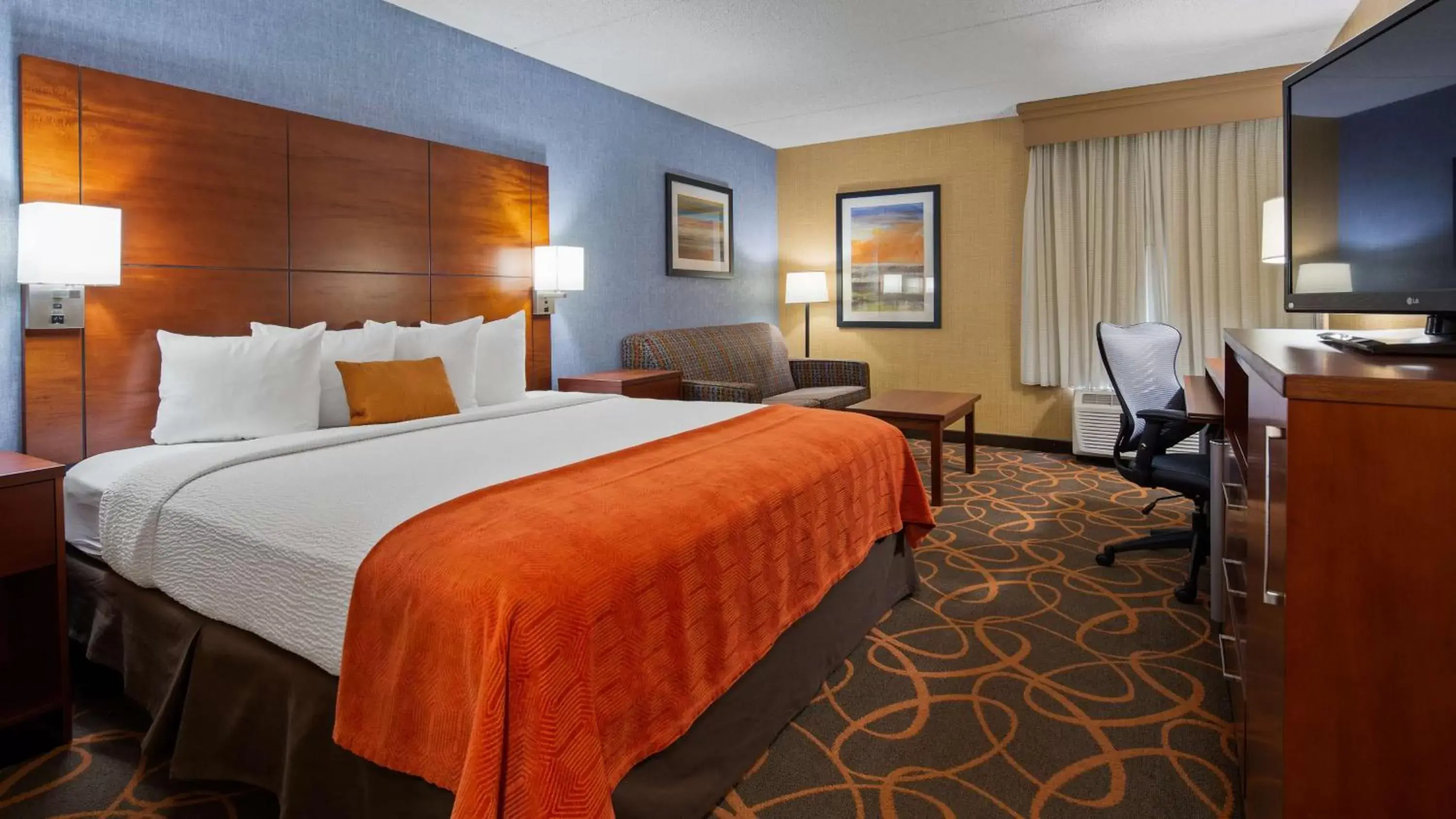 Photo of the whole room, Bed in Best Western Plus Fresno Airport Hotel