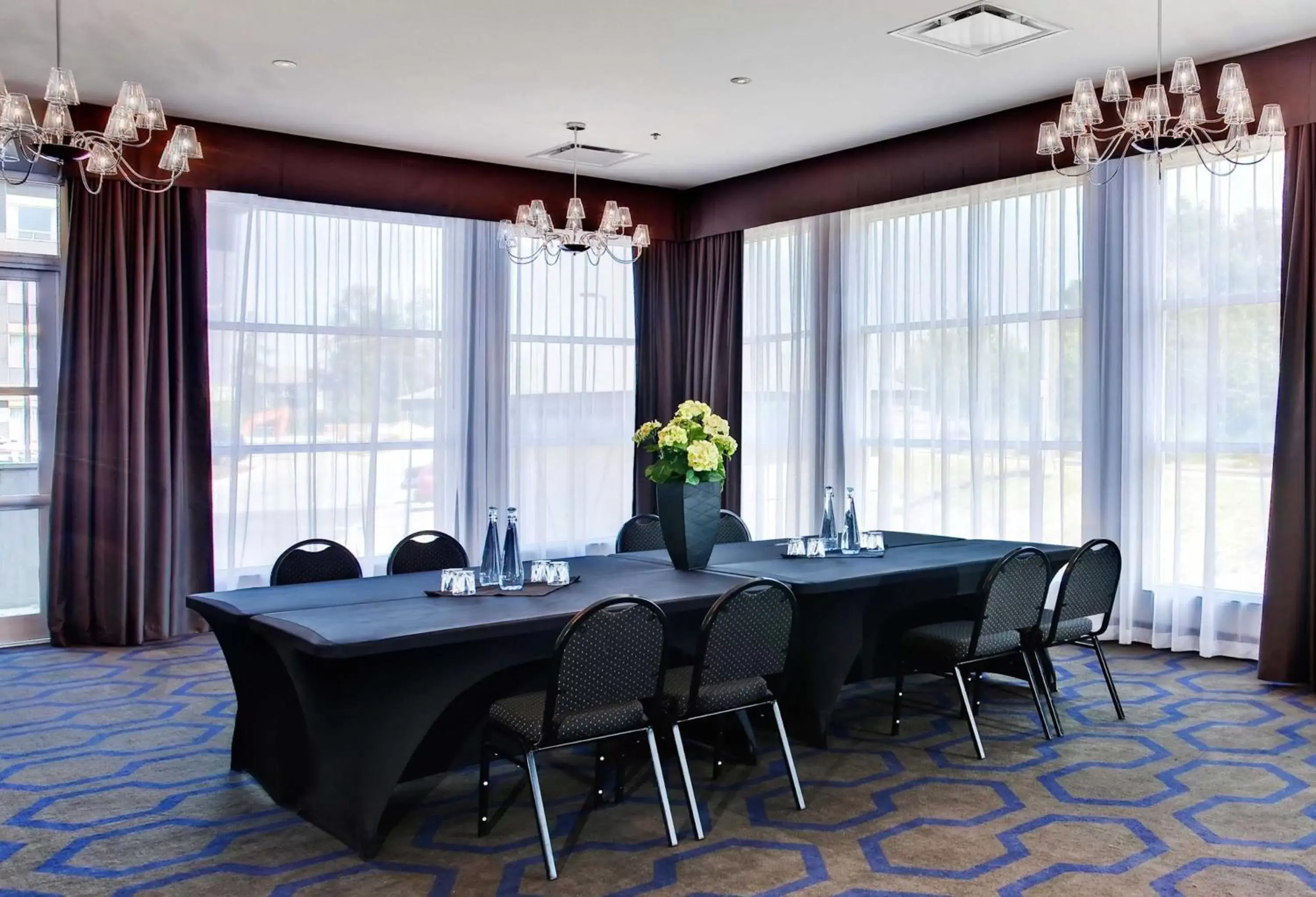 Meeting/conference room in Sandman Signature Langley Hotel