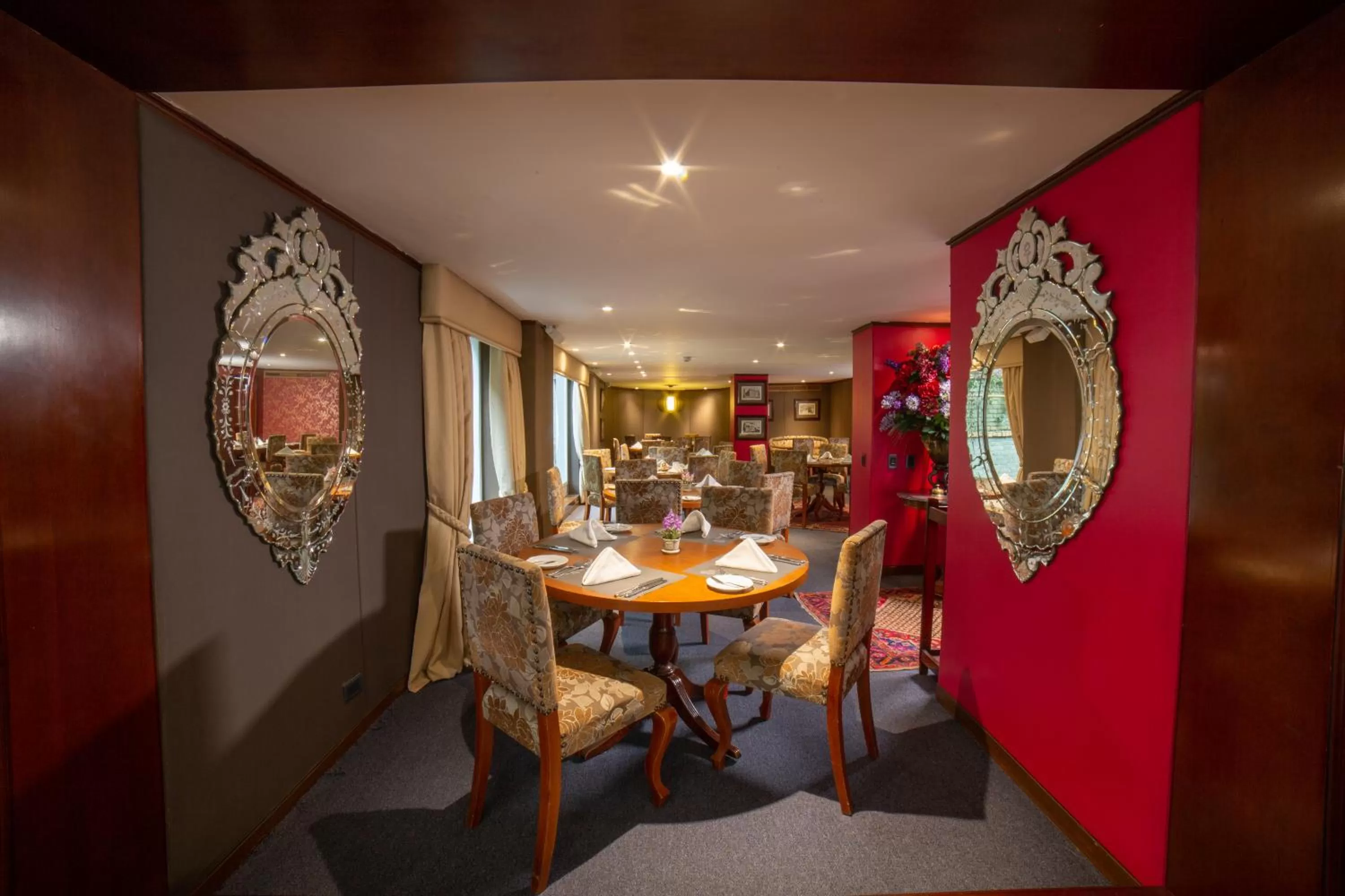 Restaurant/places to eat in Hotel Portón de la Cabrera