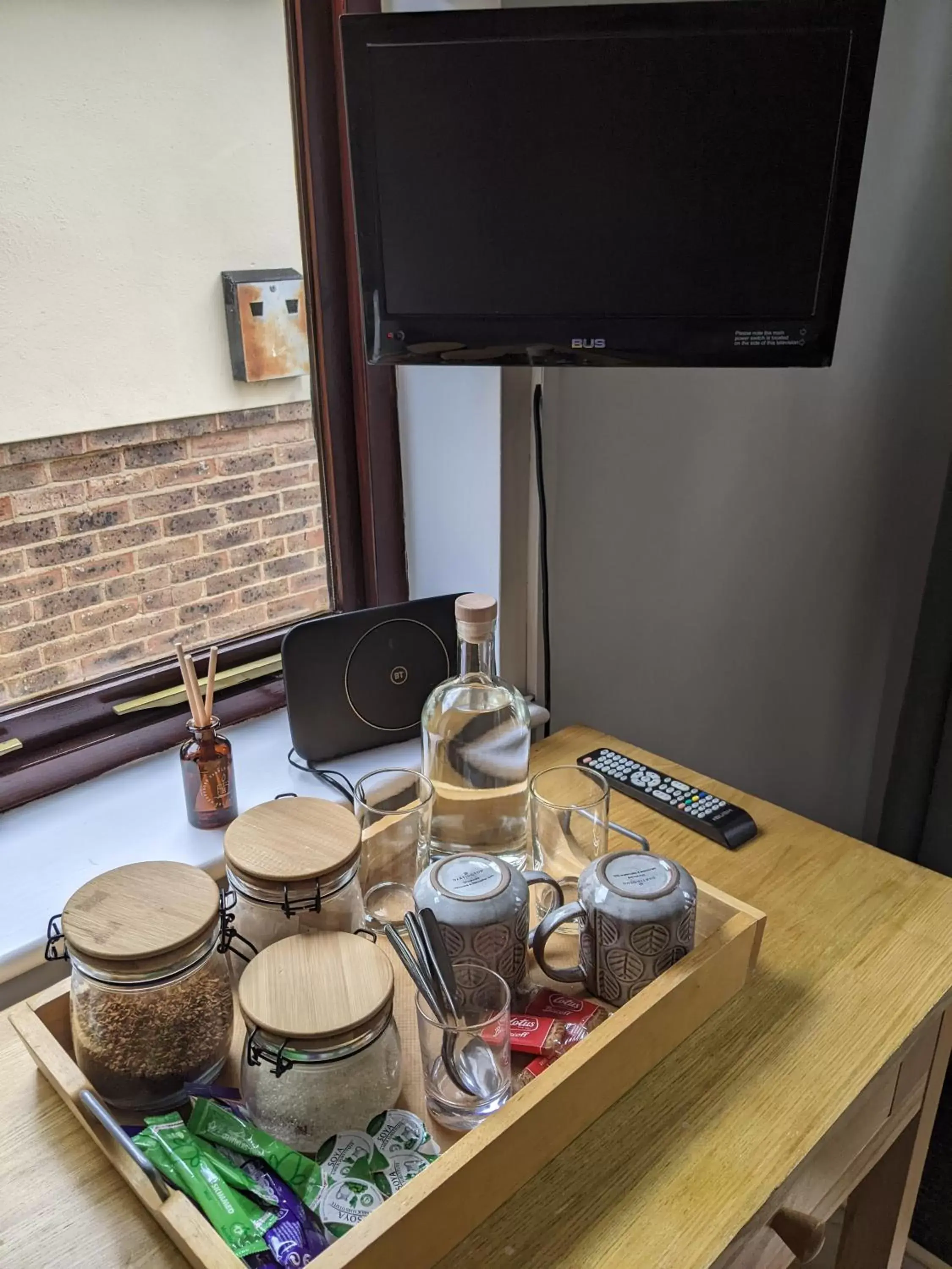 TV and multimedia, TV/Entertainment Center in Kingfisher Barn B&B