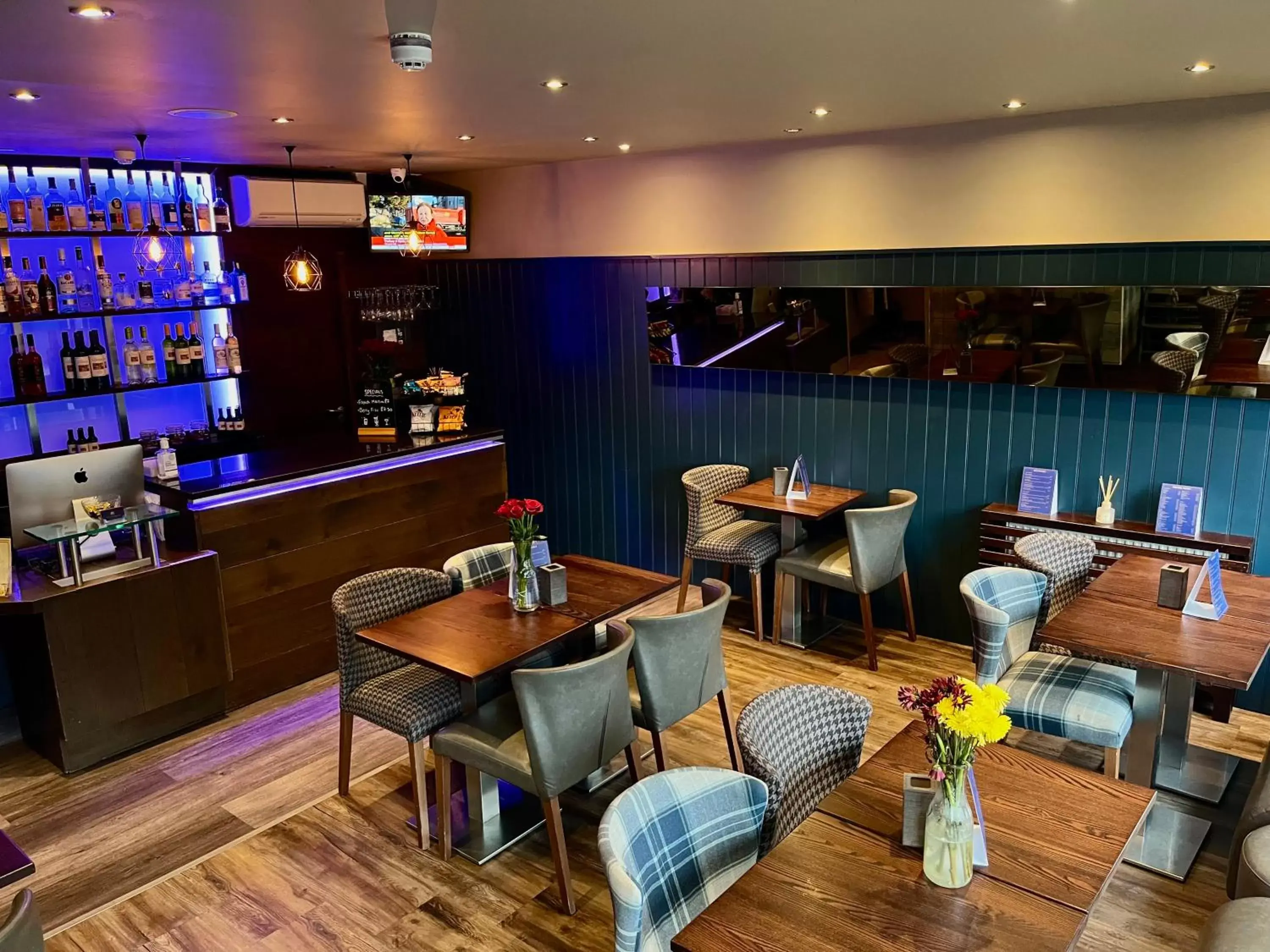 Communal lounge/ TV room, Restaurant/Places to Eat in The Ranald Hotel