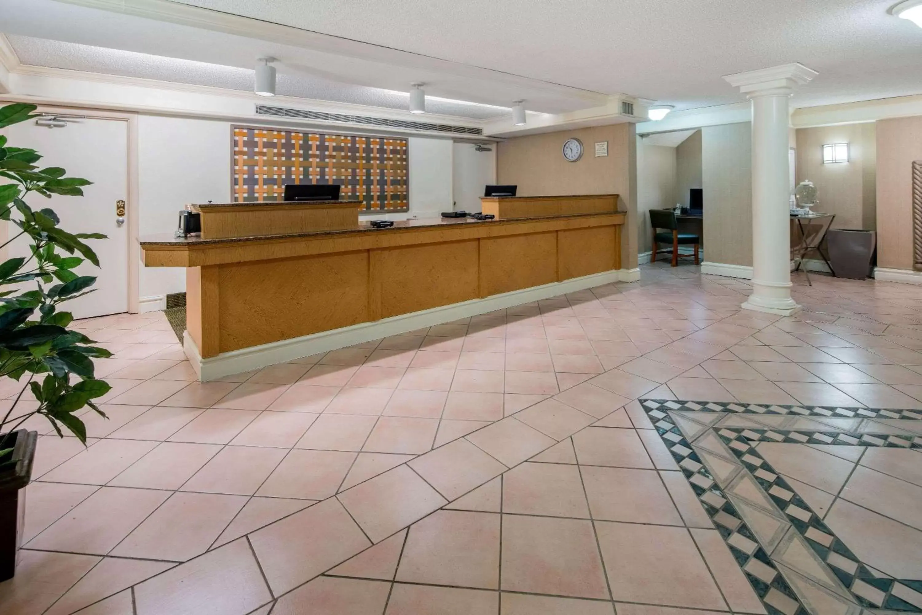 Lobby or reception in La Quinta Inn & Suites by Wyndham Irvine Spectrum Lobby or reception in La Quinta Inn & Suites by Wyndham Irvine Spectrum