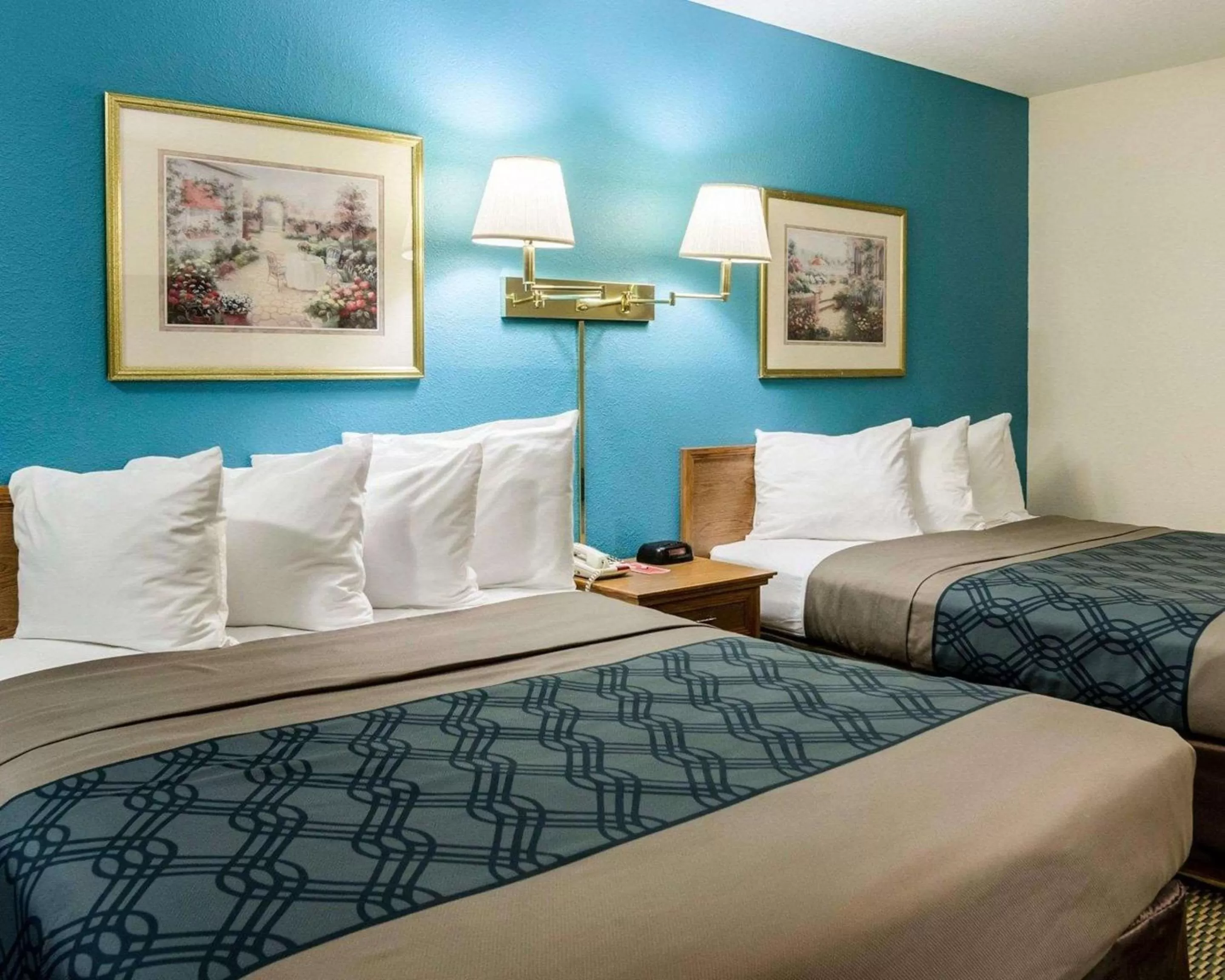 Bedroom, Bed in Econo Lodge University