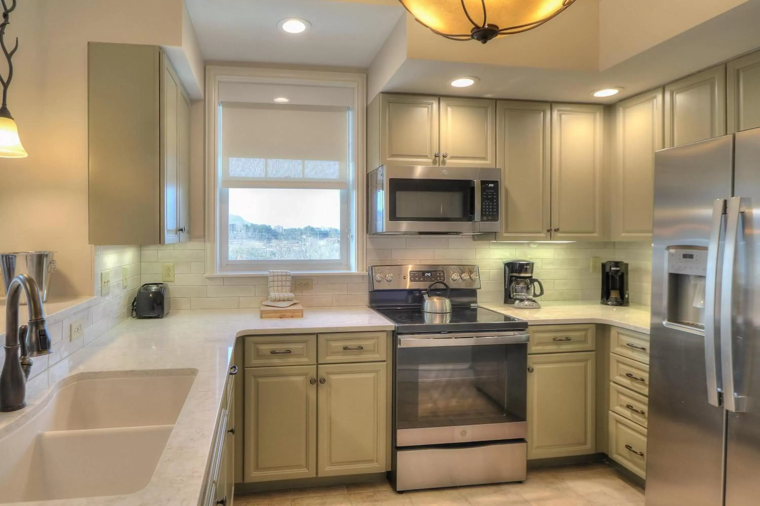 Kitchen/Kitchenette in RiverStone Resort & Spa