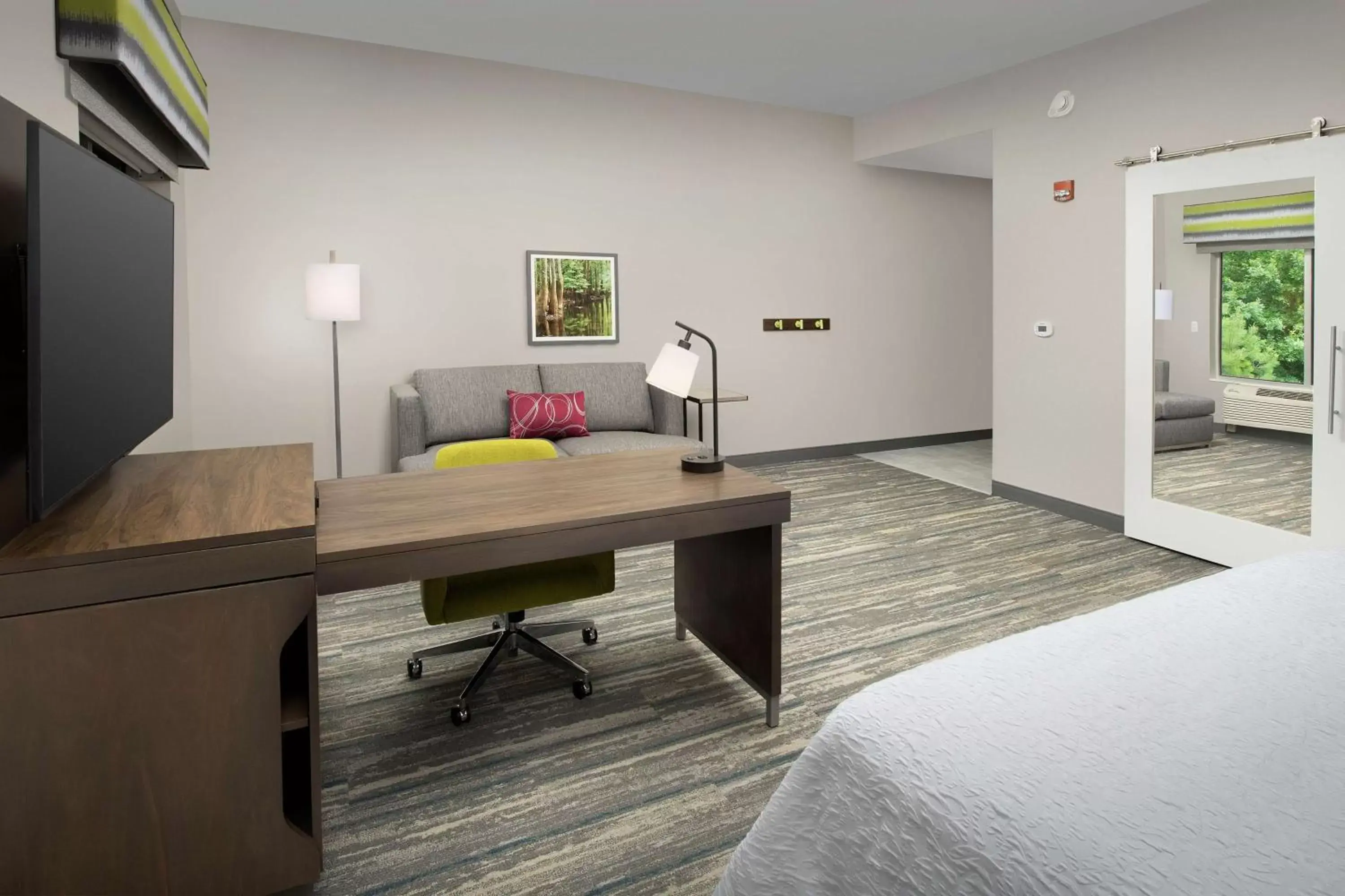 Living room, Bed in Hampton Inn & Suites Lexington