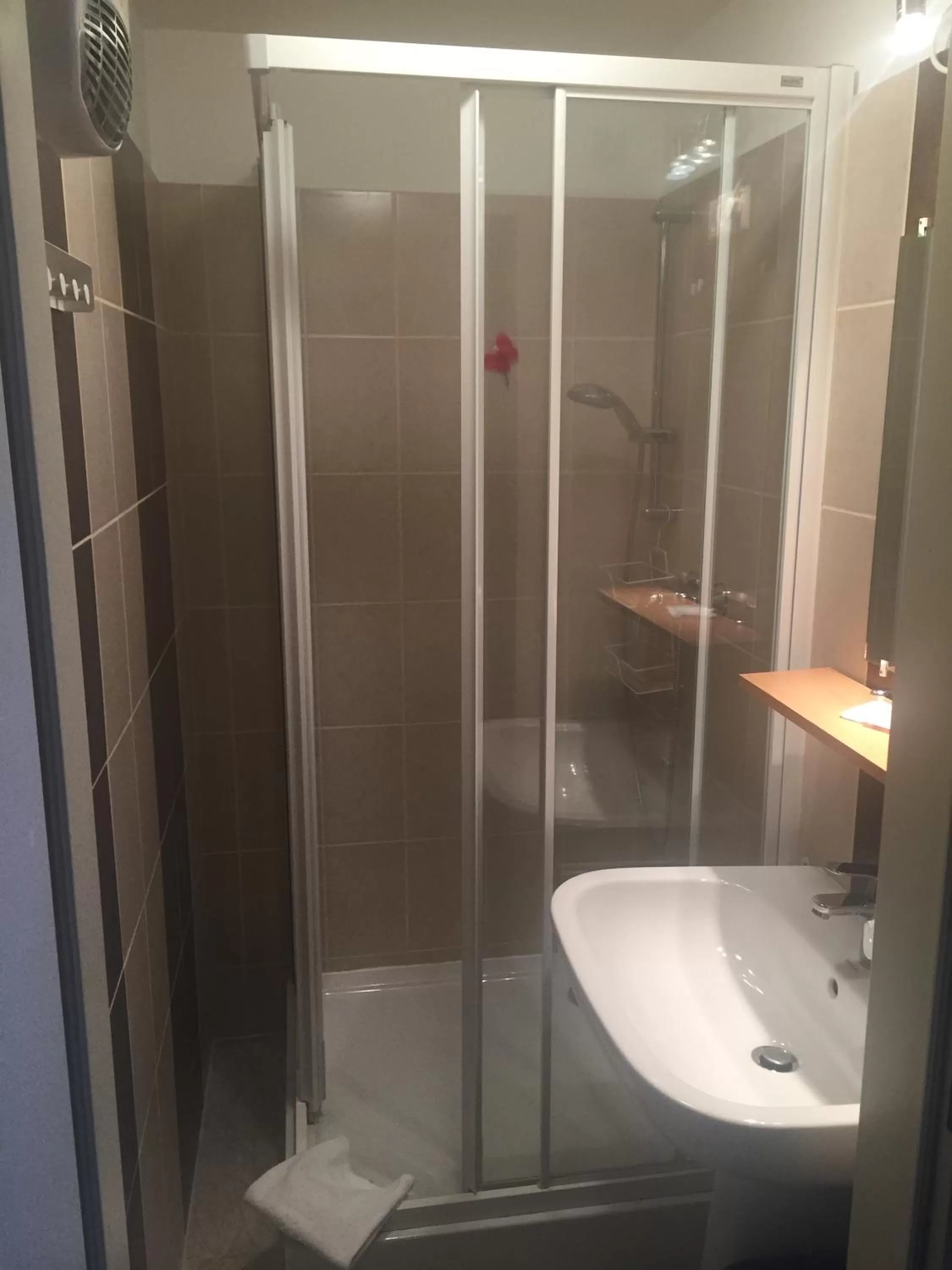 Family Room with Shared Bathroom in Jasmin Privatzimmer