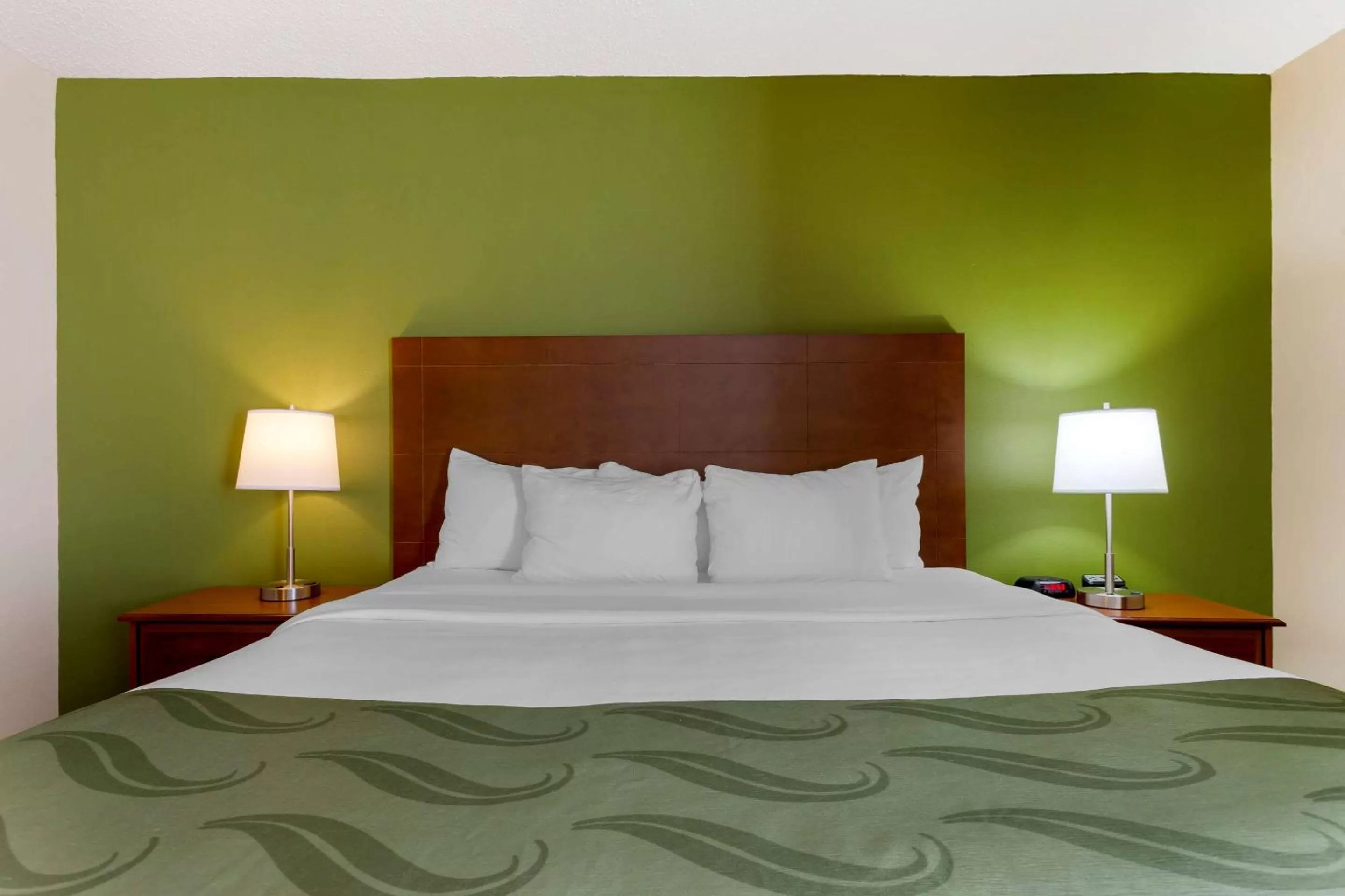 Bedroom, Bed in Quality Inn Harrison North