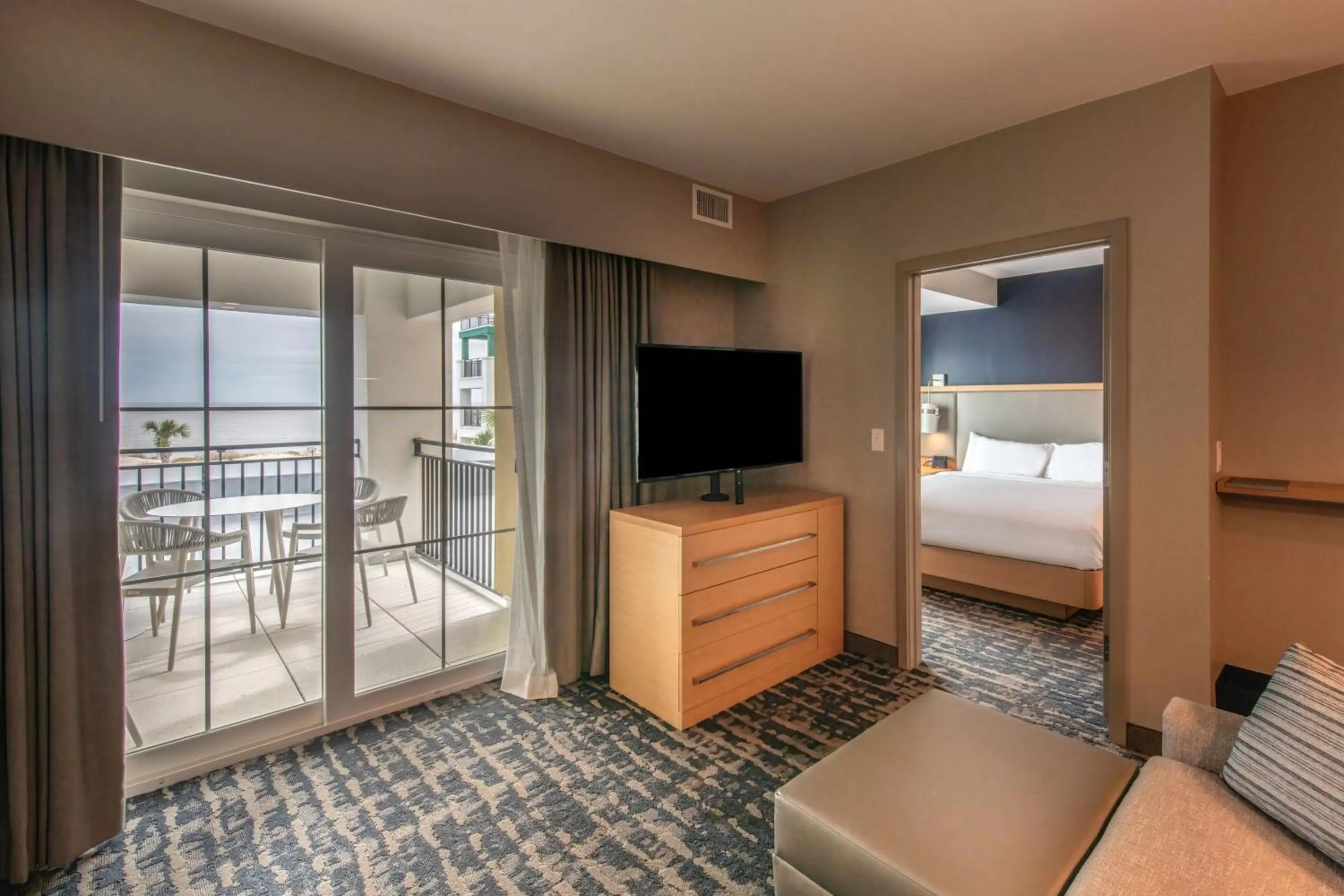 Photo of the whole room, Bed in Residence Inn by Marriott Jekyll Island