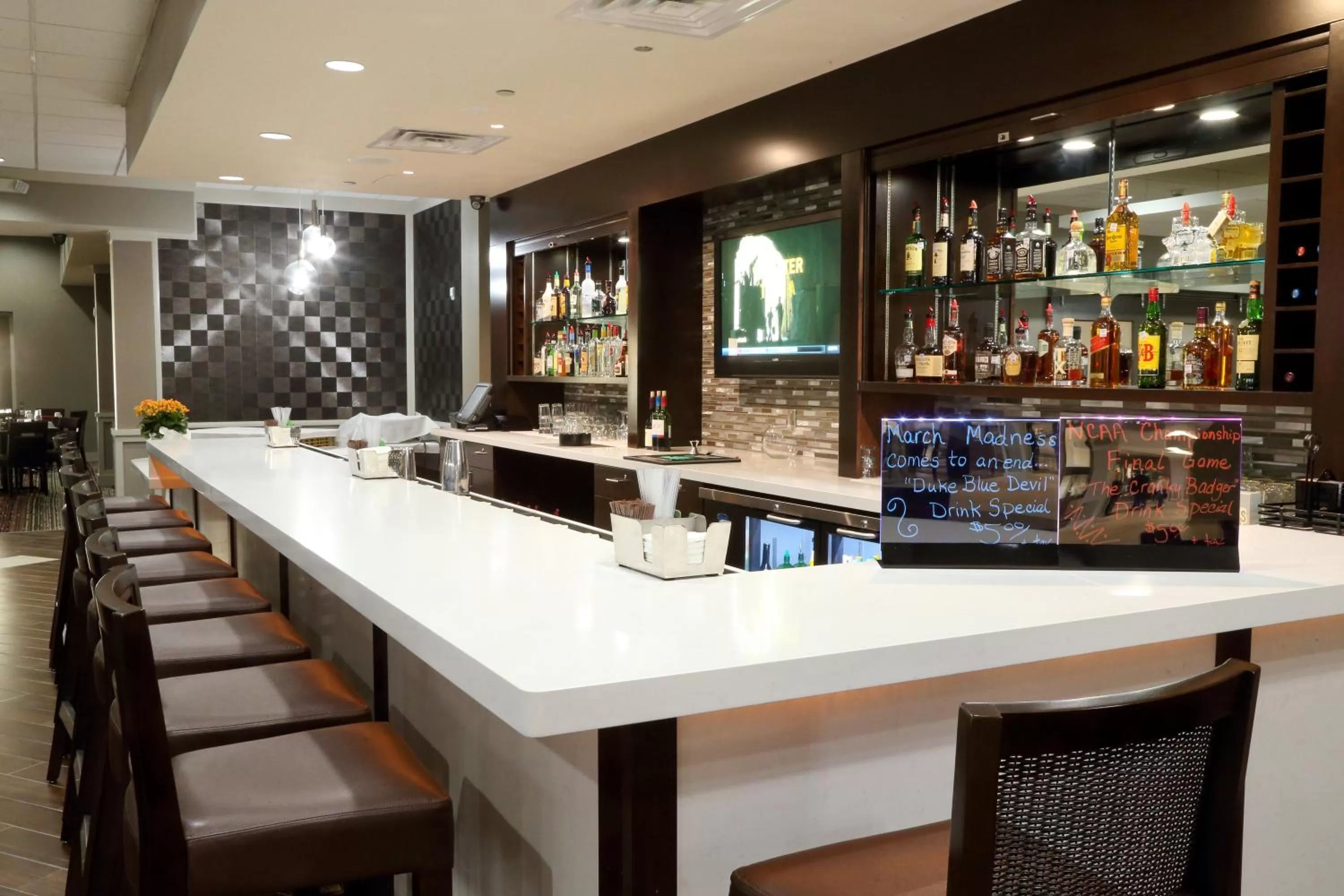 Lounge or bar in Holiday Inn Tyler - Conference Center by IHG