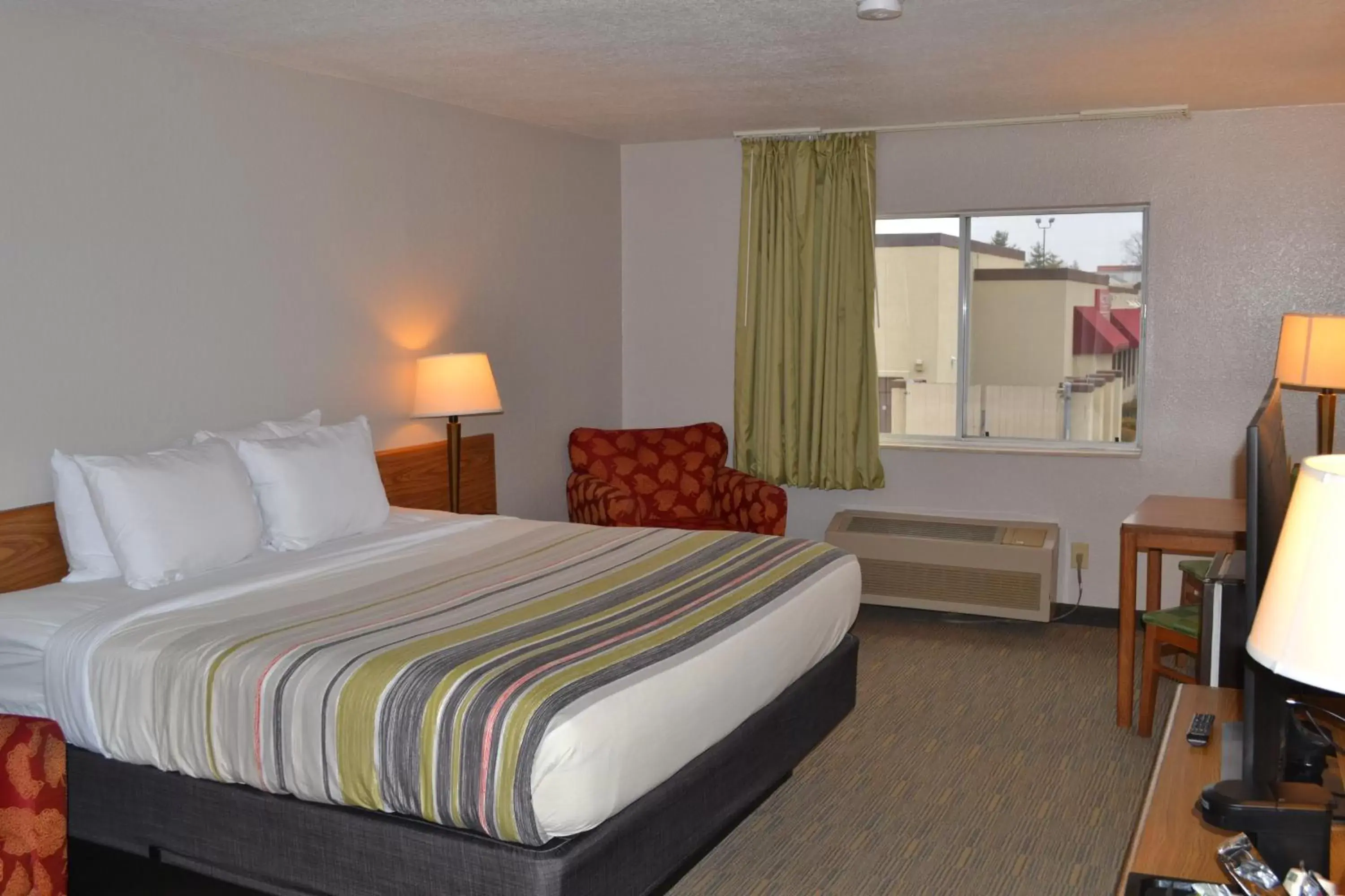 Bedroom, Bed in Country Inn & Suites by Radisson, Fairview Heights, IL
