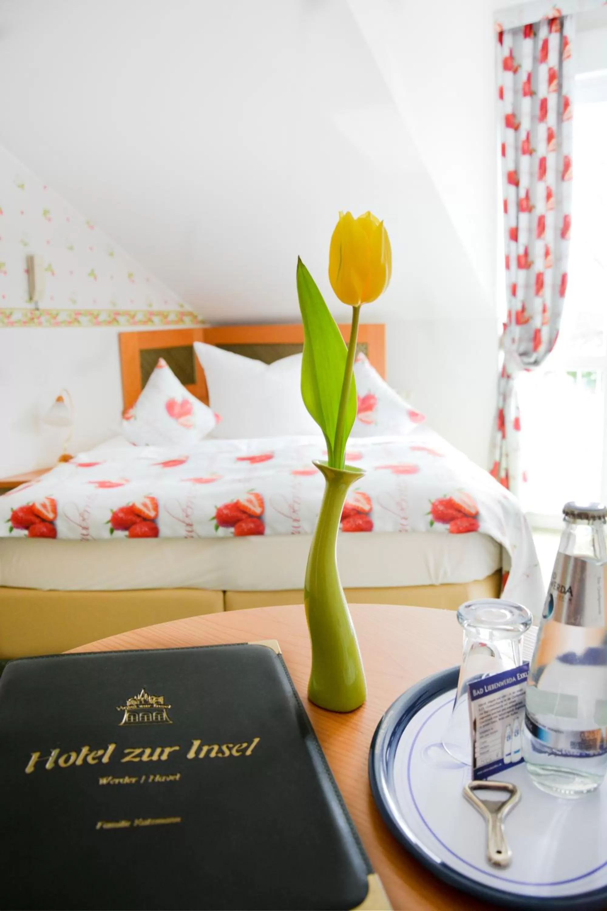 Photo of the whole room, Bed in Hotel zur Insel