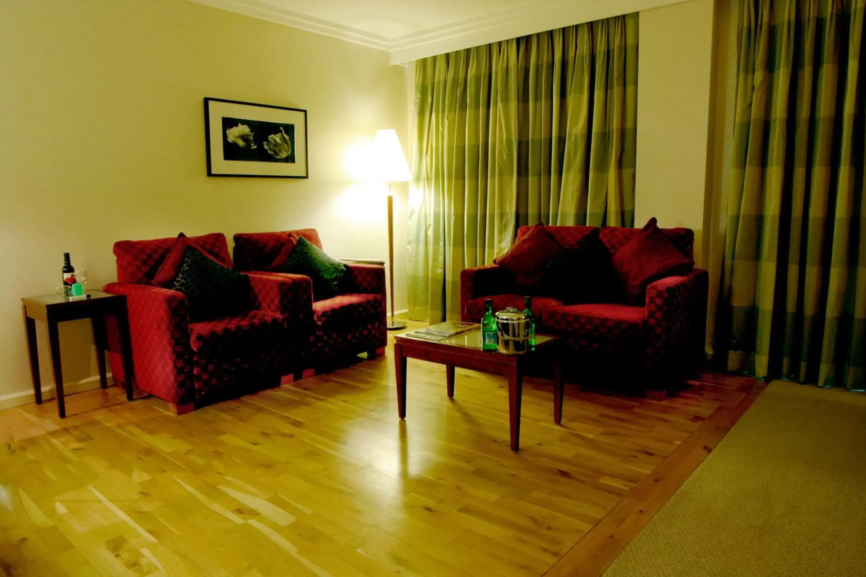 Bedroom, Seating Area in Crowne Plaza Birmingham NEC, an IHG Hotel