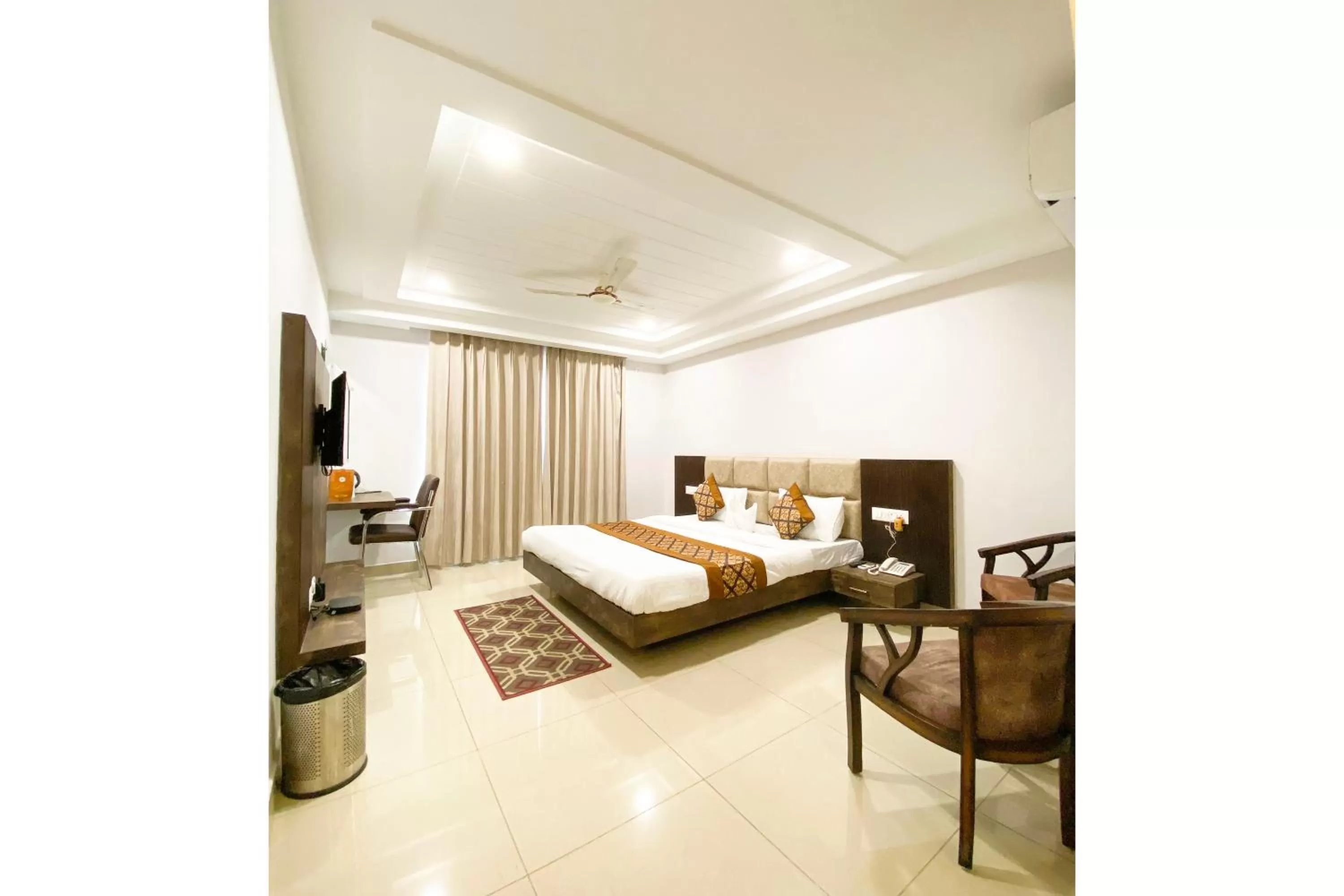 Queen Room with Garden View in Hotel Ludhiana Regency