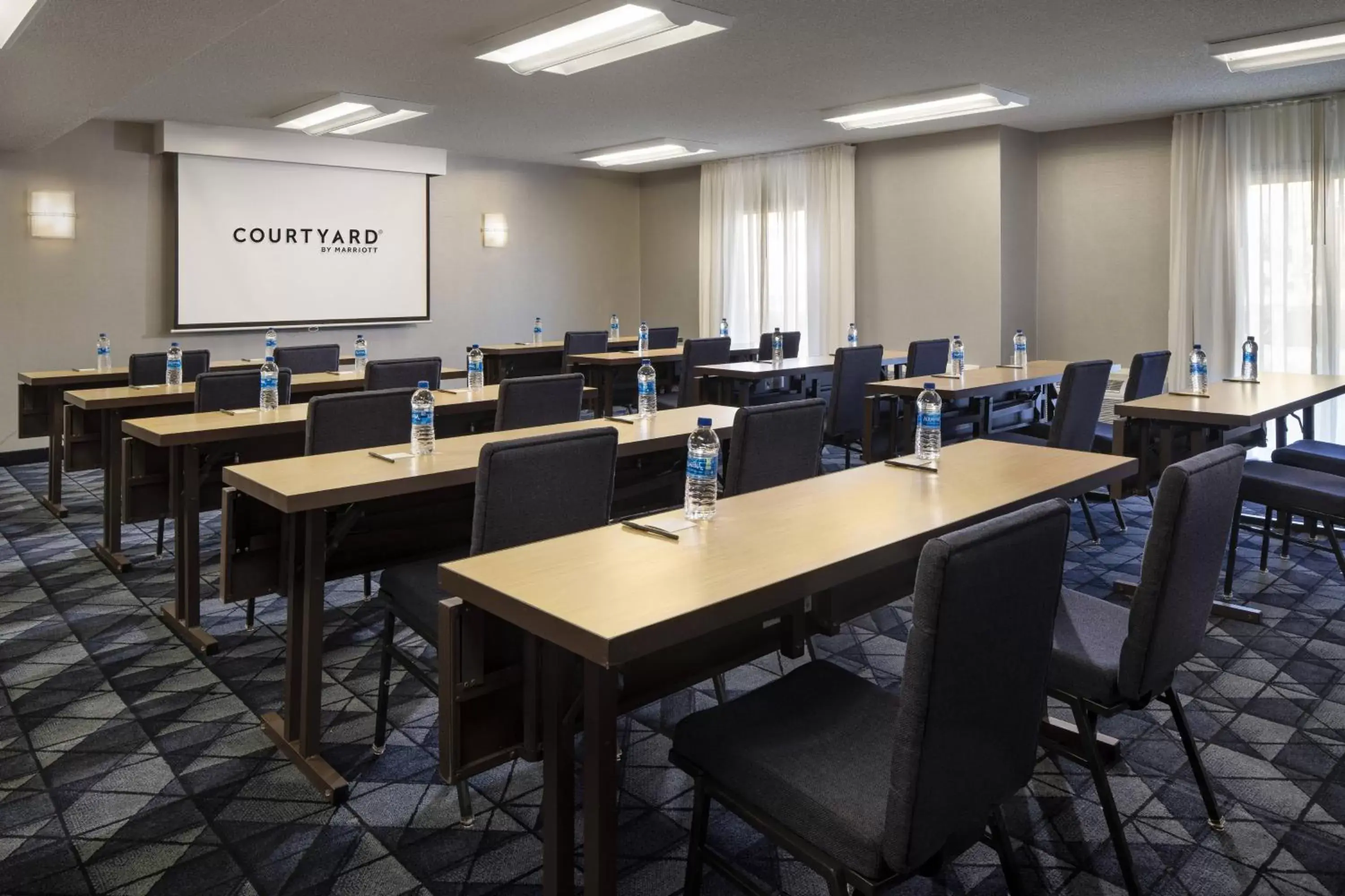 Meeting/conference room in Courtyard by Marriott Palm Springs