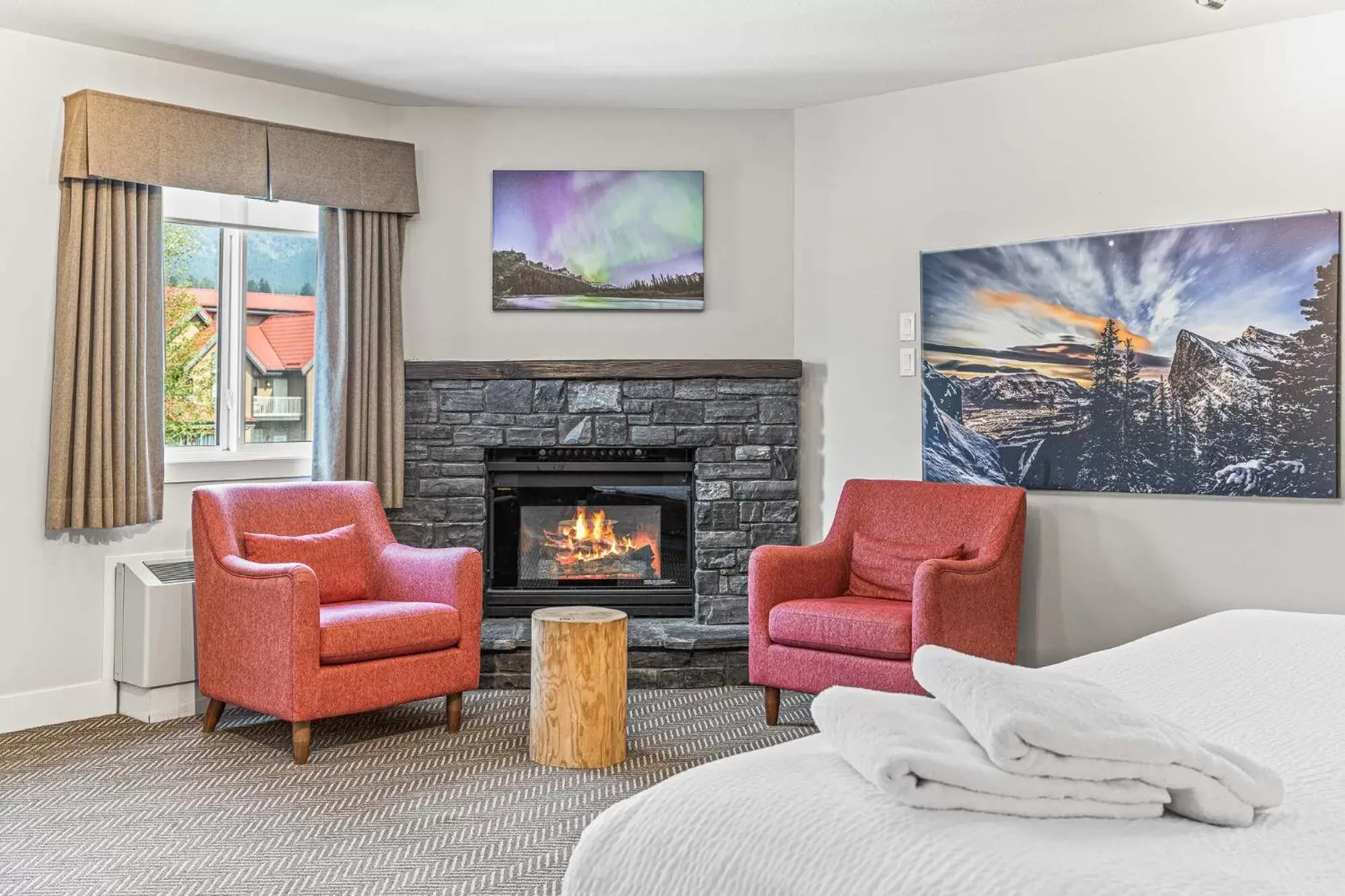 Living room, Seating Area in Basecamp Lodge Canmore