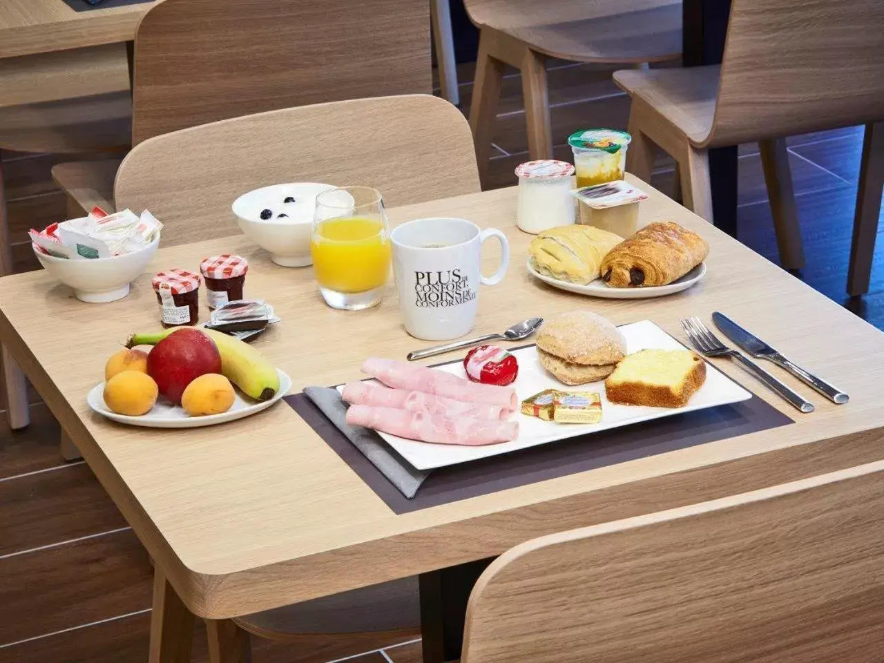 Buffet breakfast in Kyriad Prestige Pau – Palais des Sports