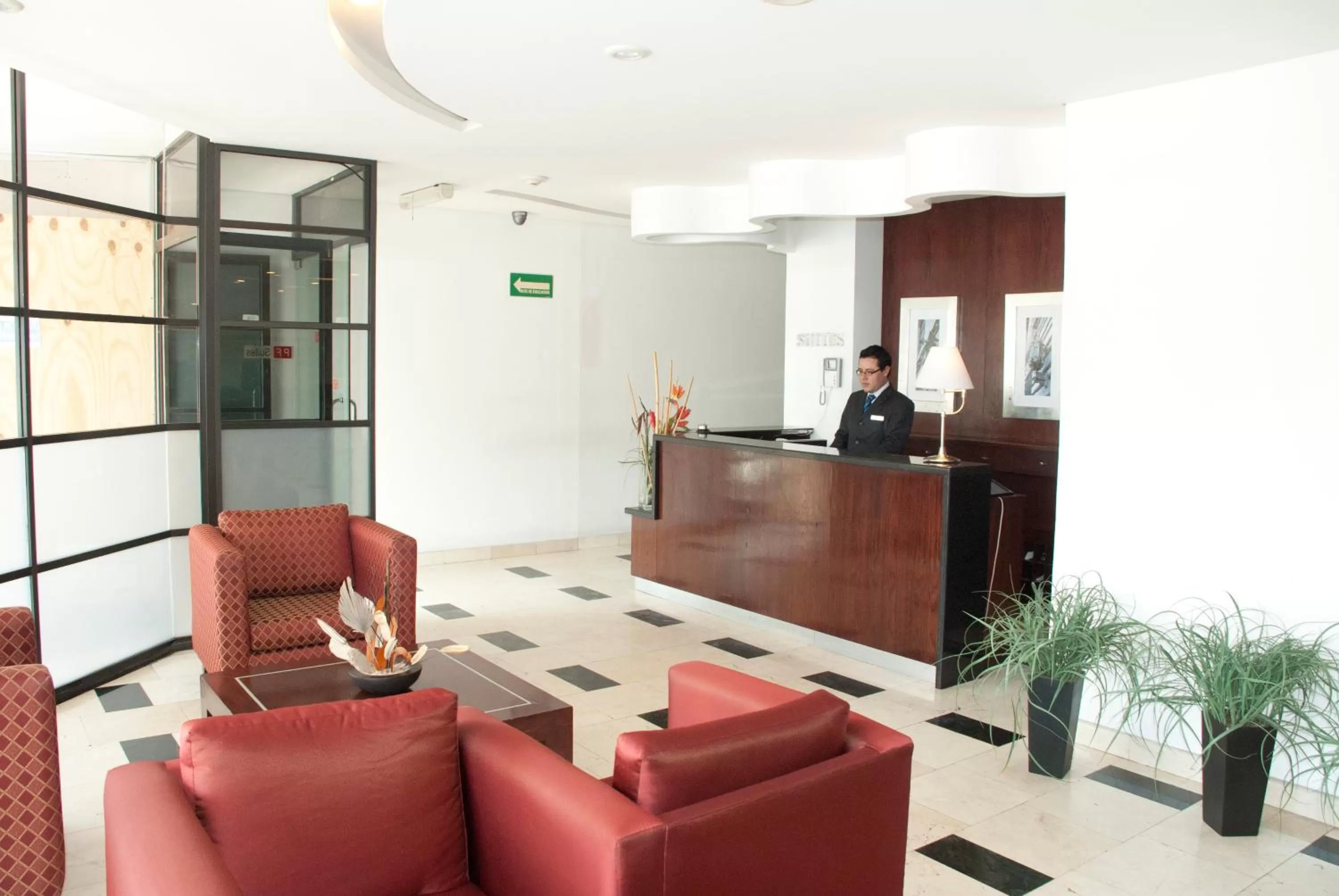 Lobby or reception in Hotel & Suites PF