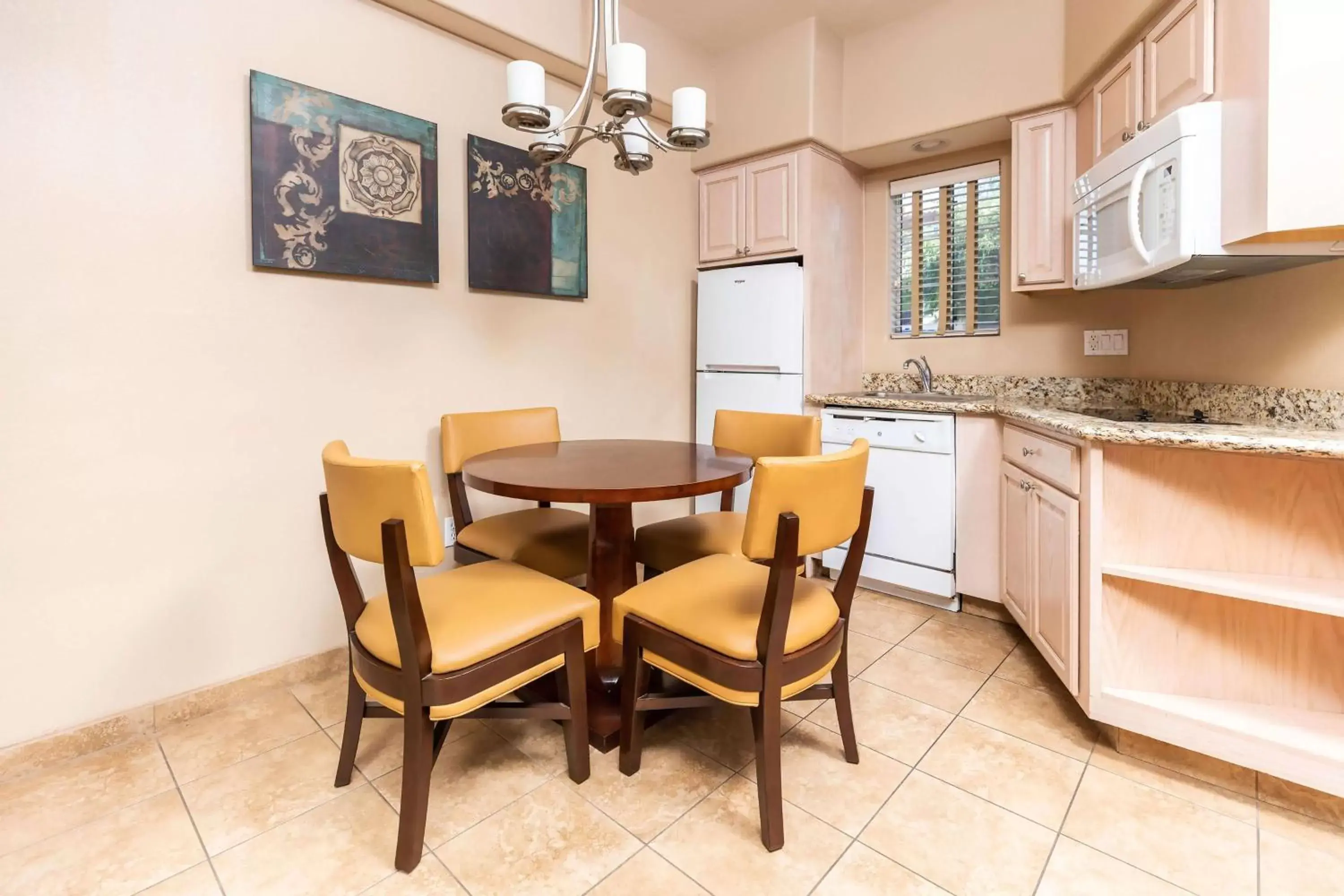 Kitchen or kitchenette, Dining Area in Hilton Vacation Club Scottsdale Villa Mirage