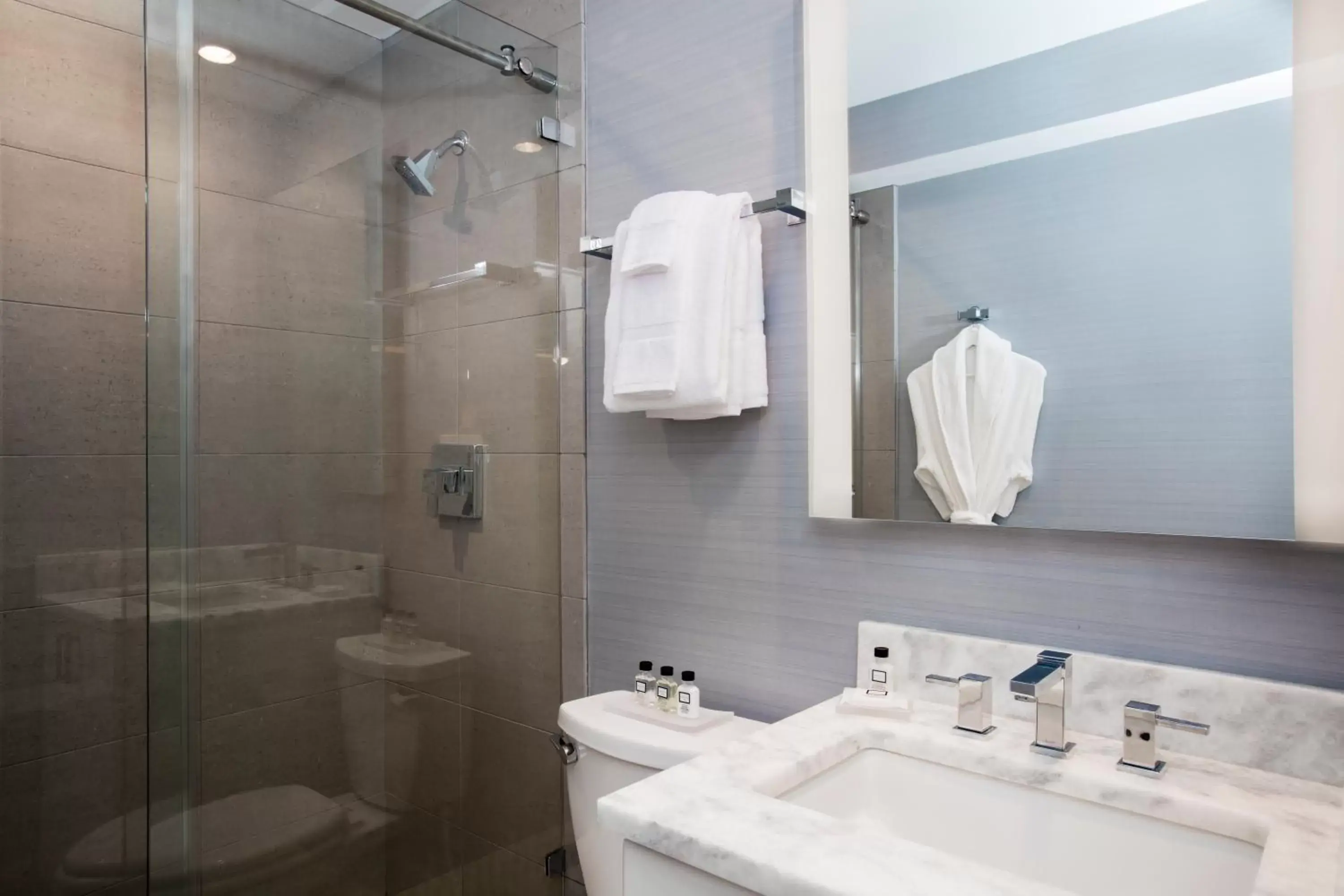 Shower, Bathroom in Elita Hotel