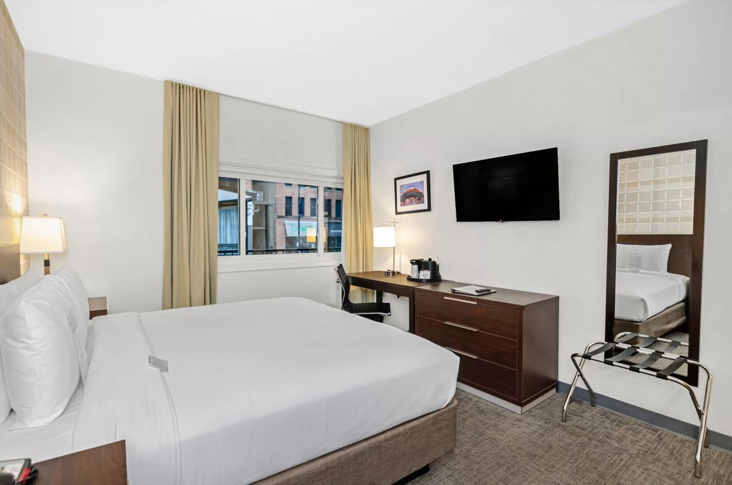 Bed in Ohio House Motel