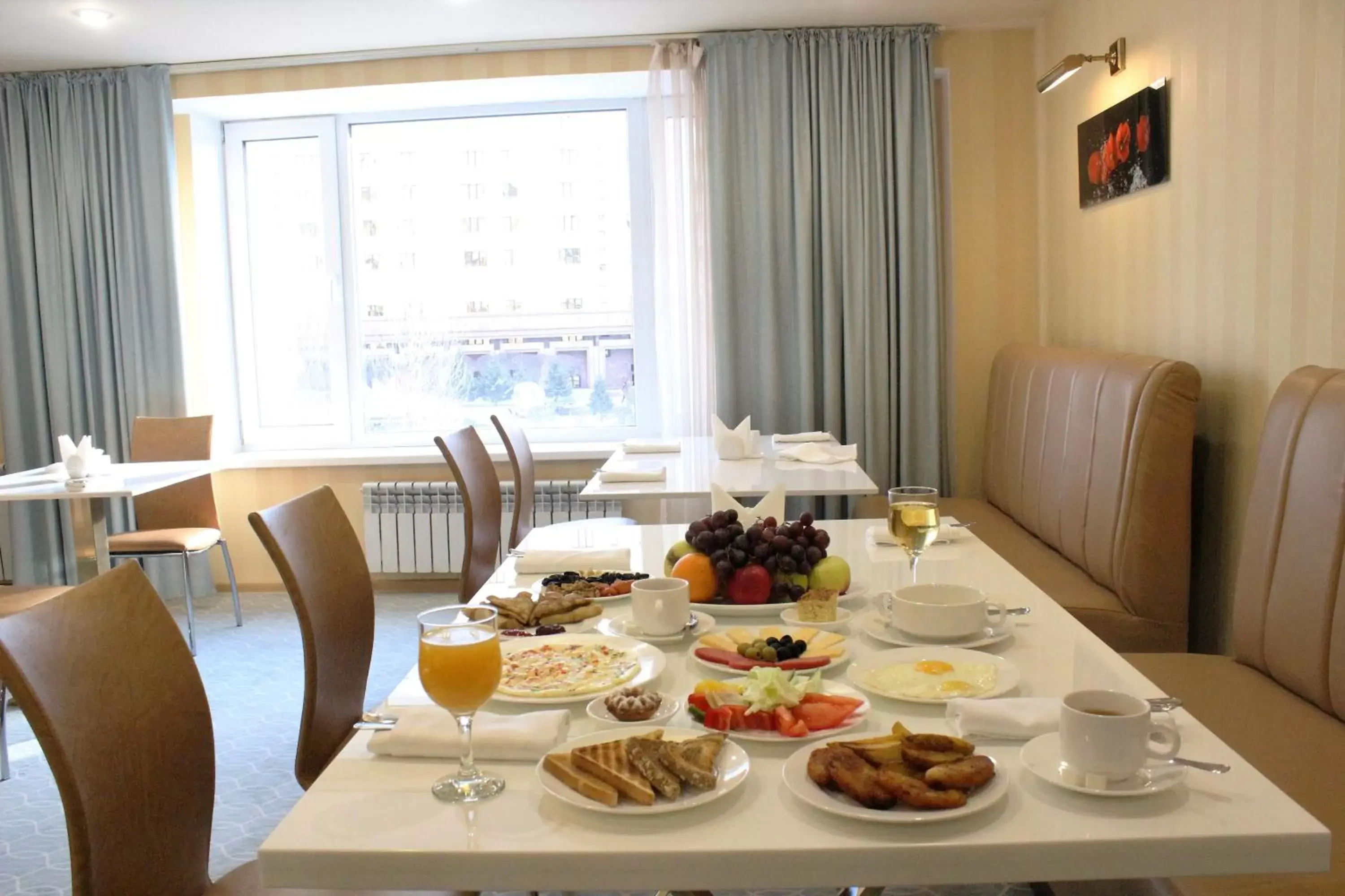 Restaurant/places to eat in Best Western Plus Astana Hotel