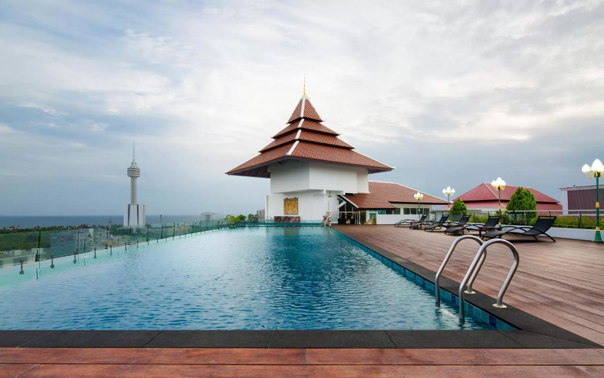 Swimming pool in Aiyara Grand Hotel