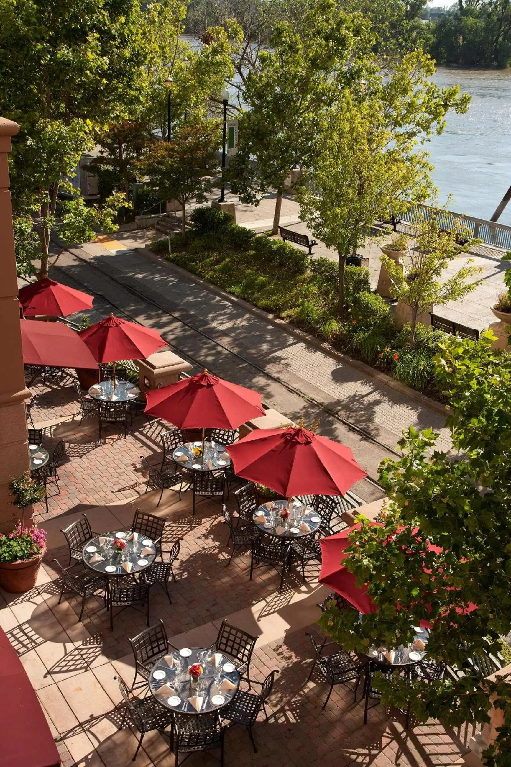 Restaurant/places to eat in Embassy Suites by Hilton Sacramento Riverfront Promenade