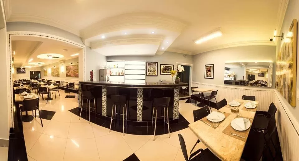 Restaurant/places to eat in Hotel KK