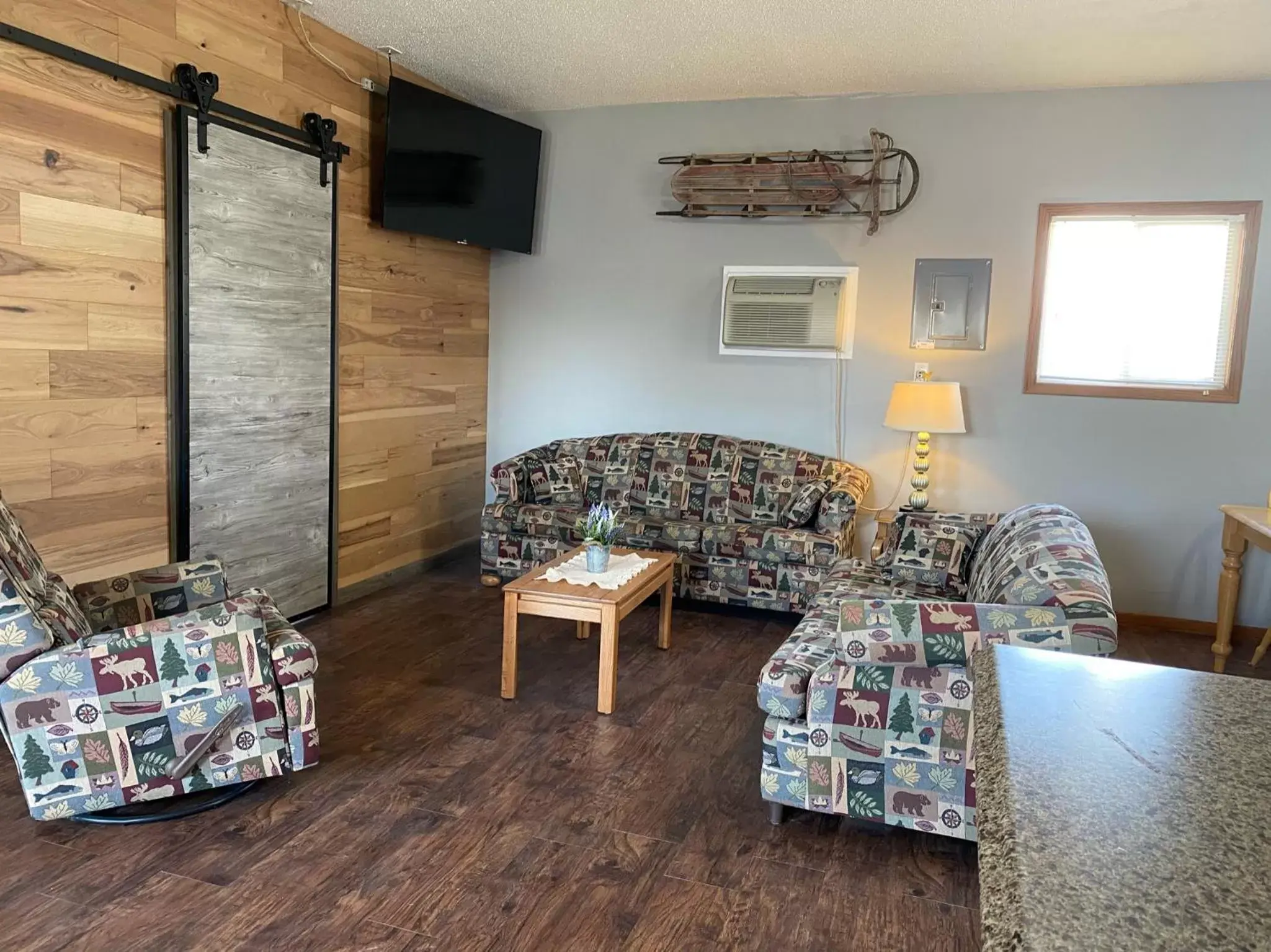 Seating Area in Pelican Motel