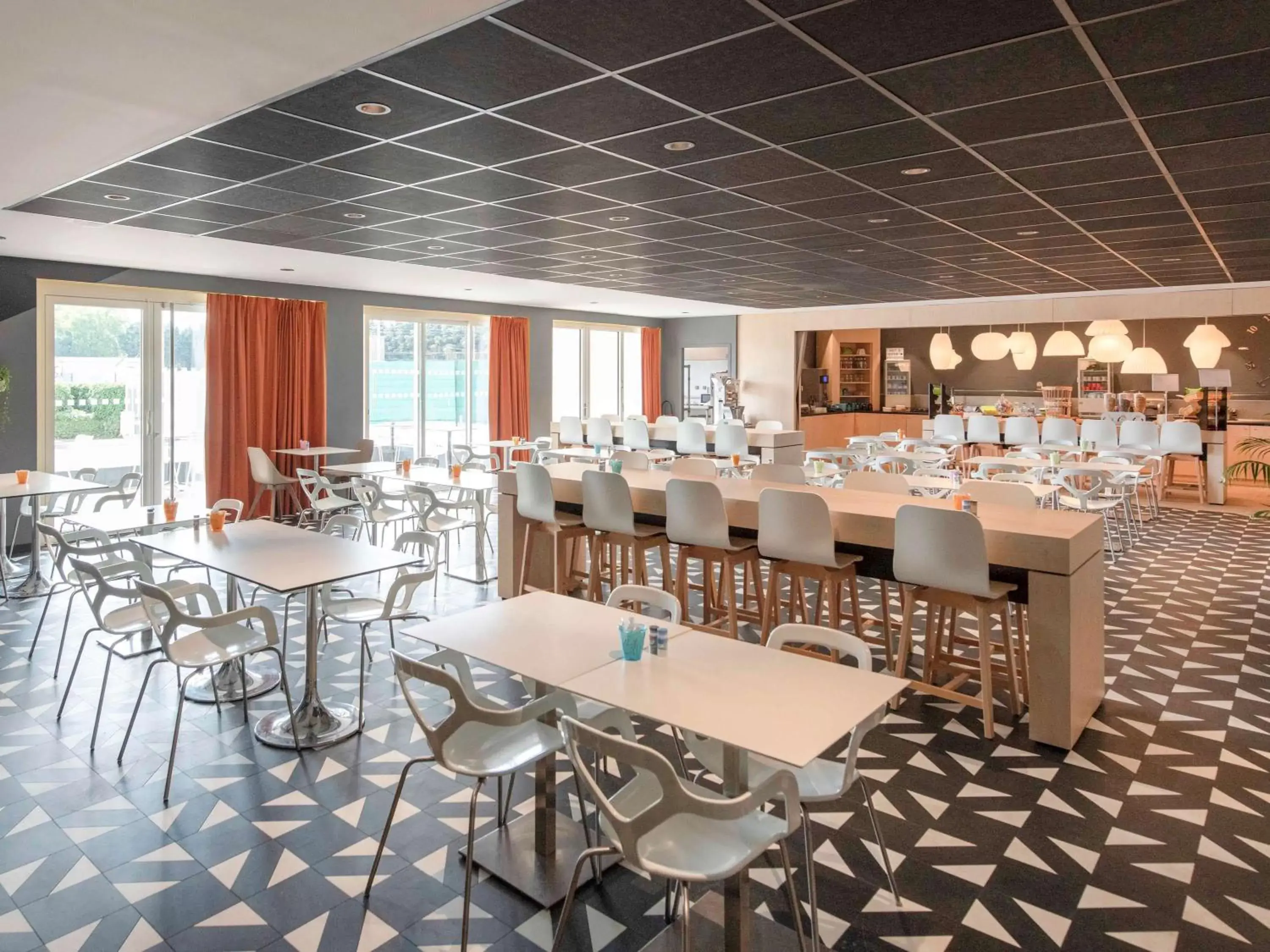 Restaurant/Places to Eat in ibis Styles Avignon Sud