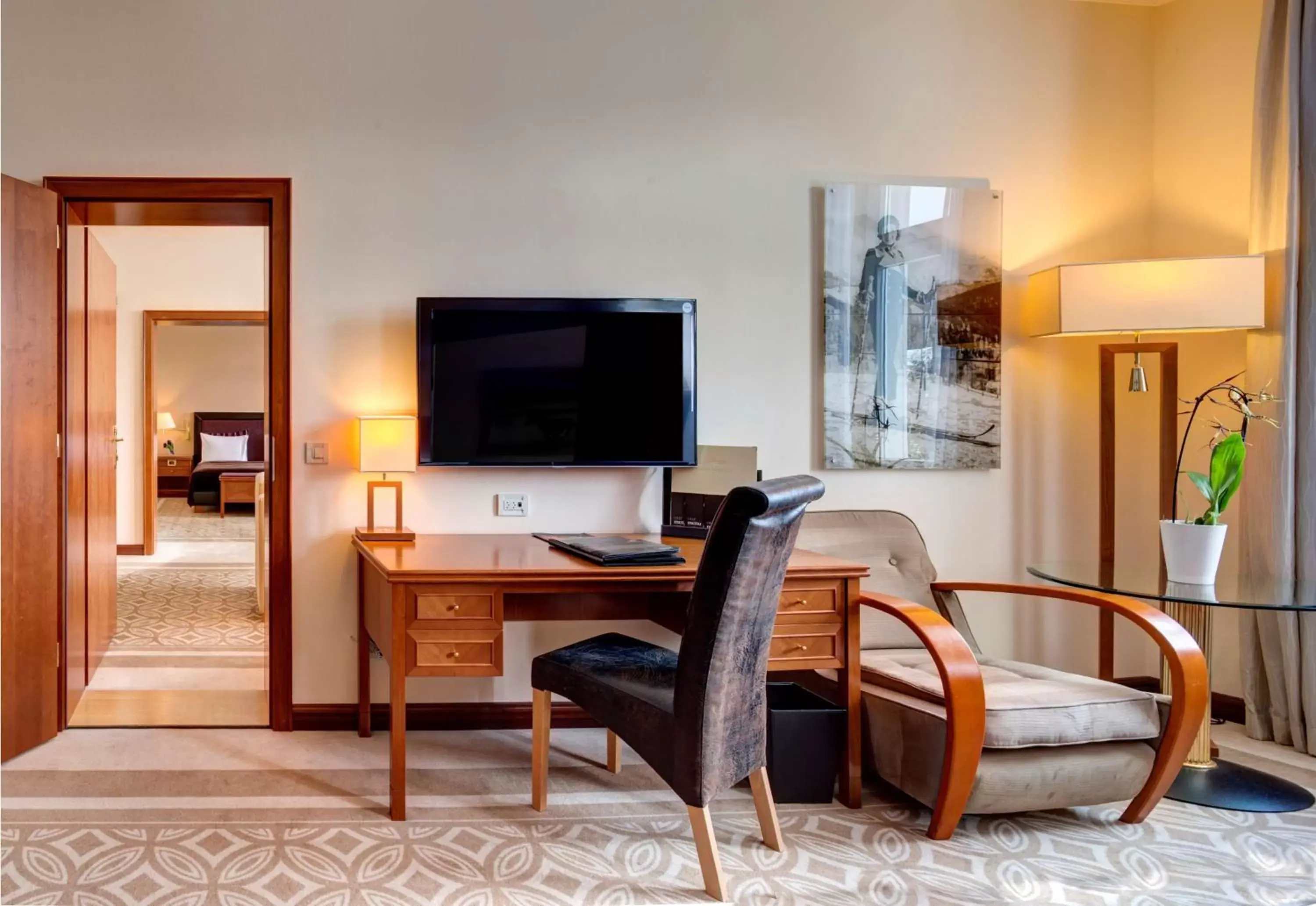 Bedroom, TV/Entertainment Center in Grand Hotel des Bains Kempinski