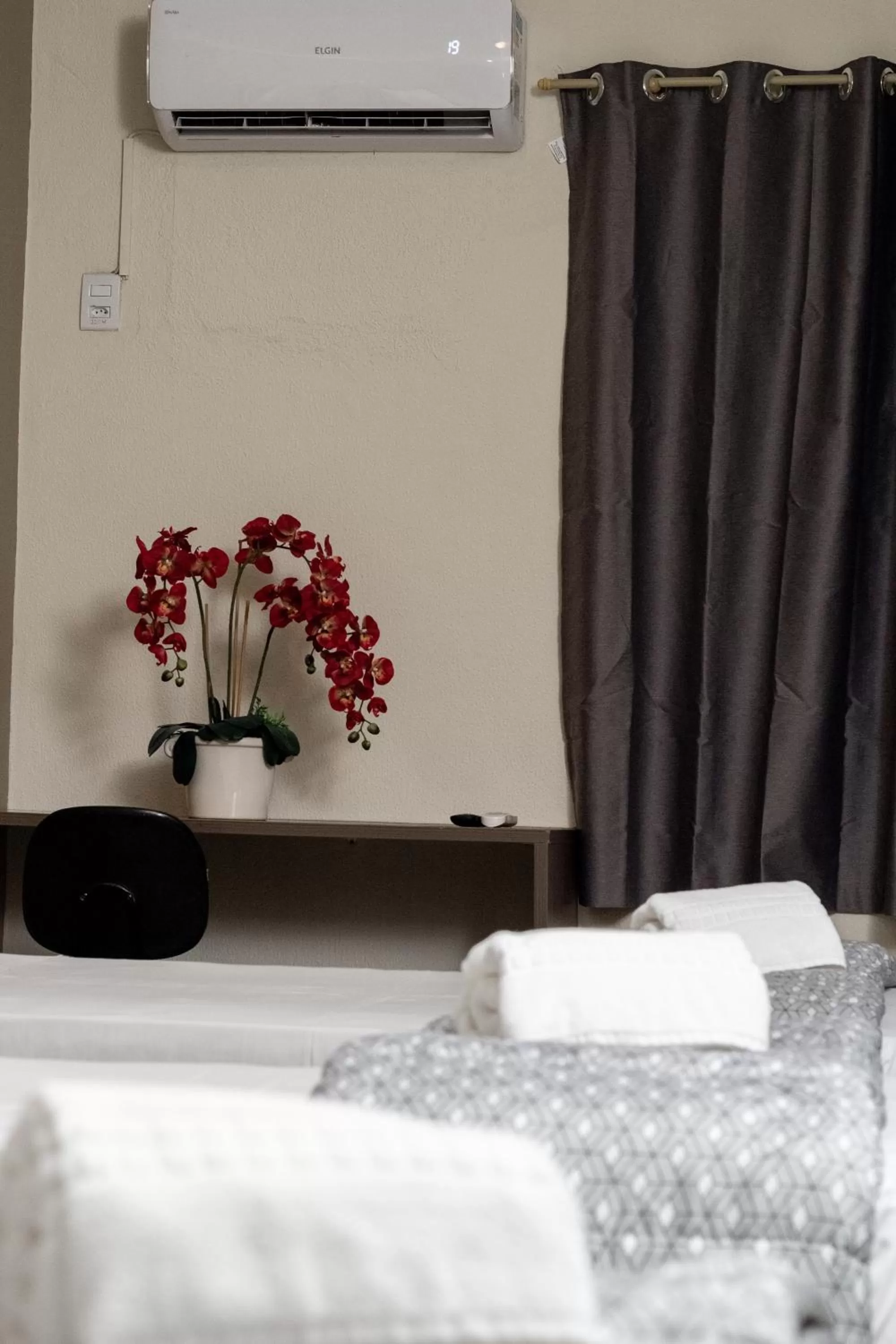 Photo of the whole room, Bed in Astor Hotel