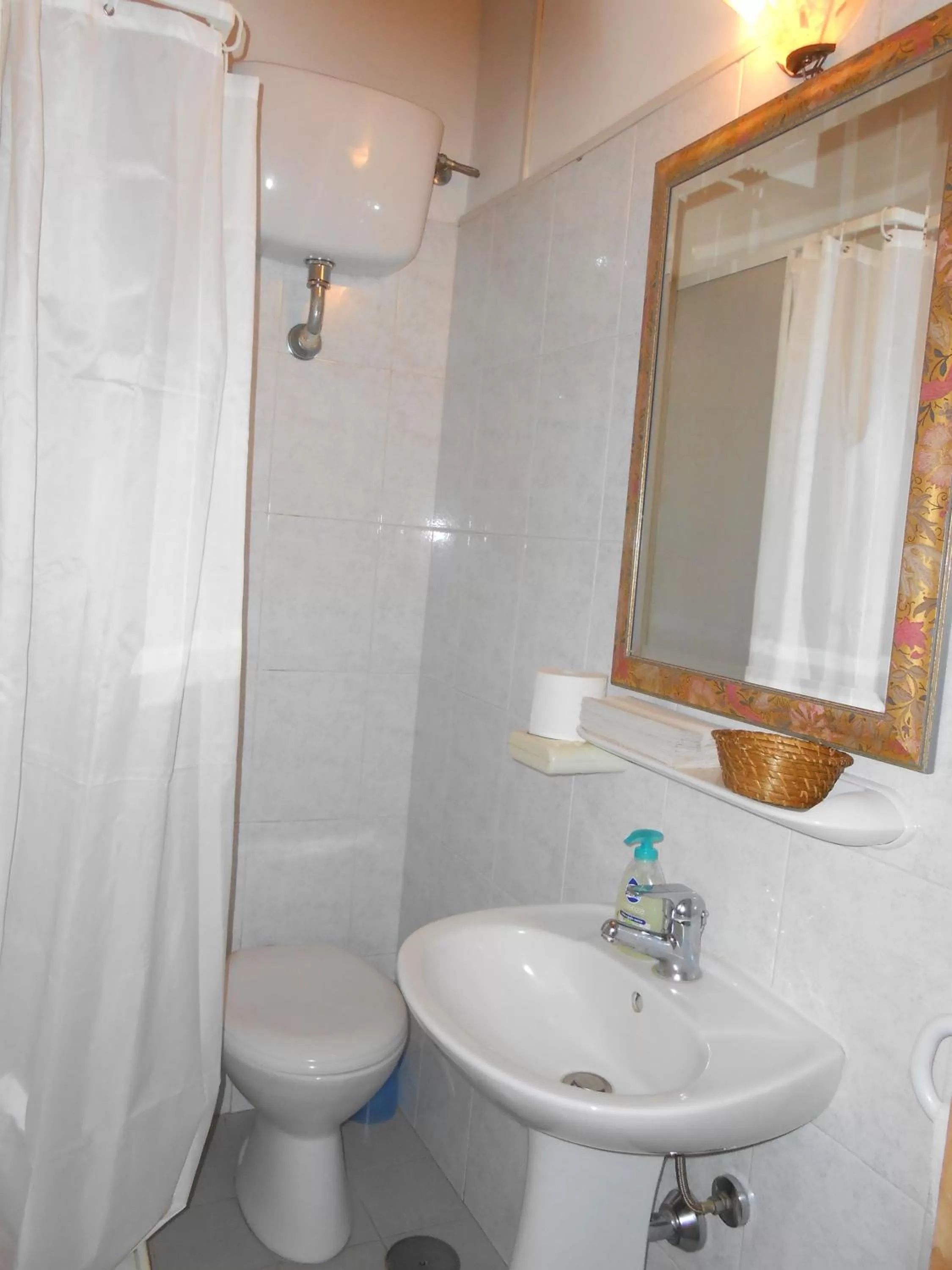 Bathroom in Civita B&B