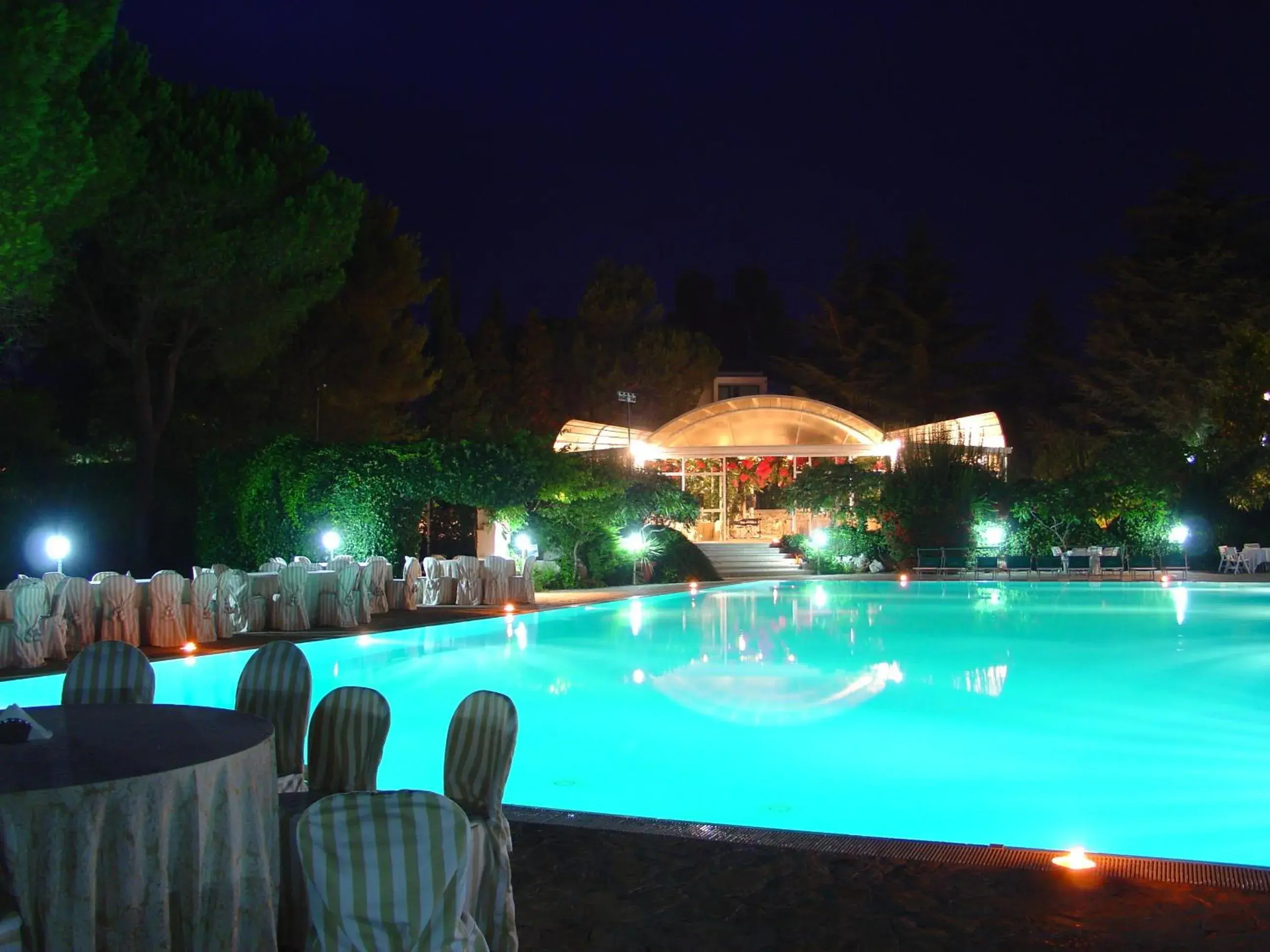 Banquet/Function facilities, Swimming Pool in Hotel Sierra Silvana