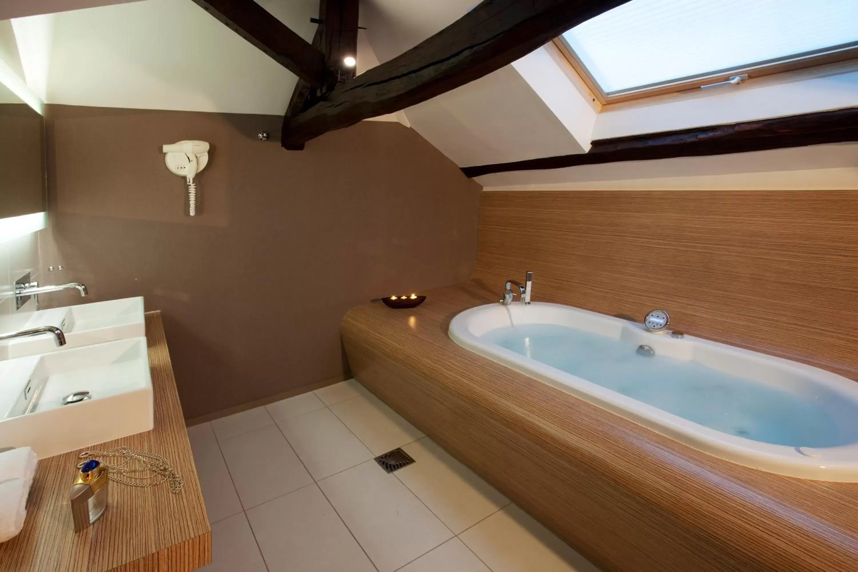 Bathroom in Best Western Premier de La Poste & Spa