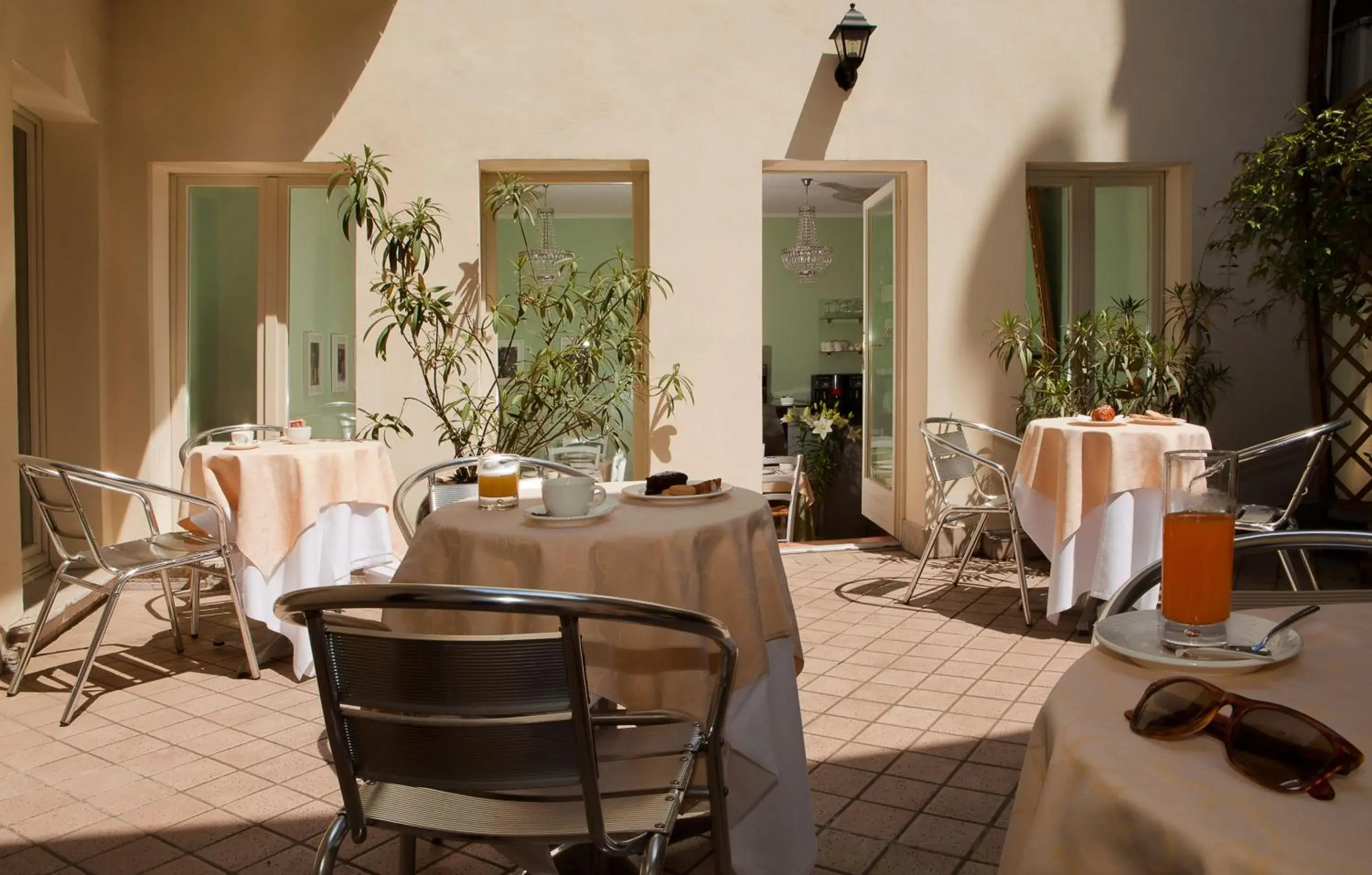 Balcony/Terrace, Restaurant/Places to Eat in Albergo Orologio