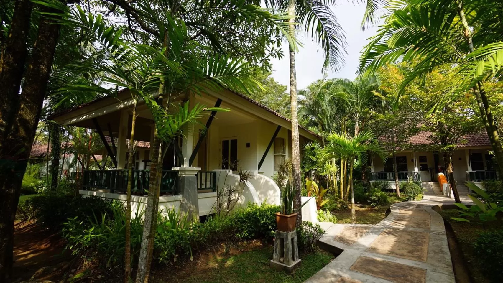 Property building in Baan Khaolak Beach Resort