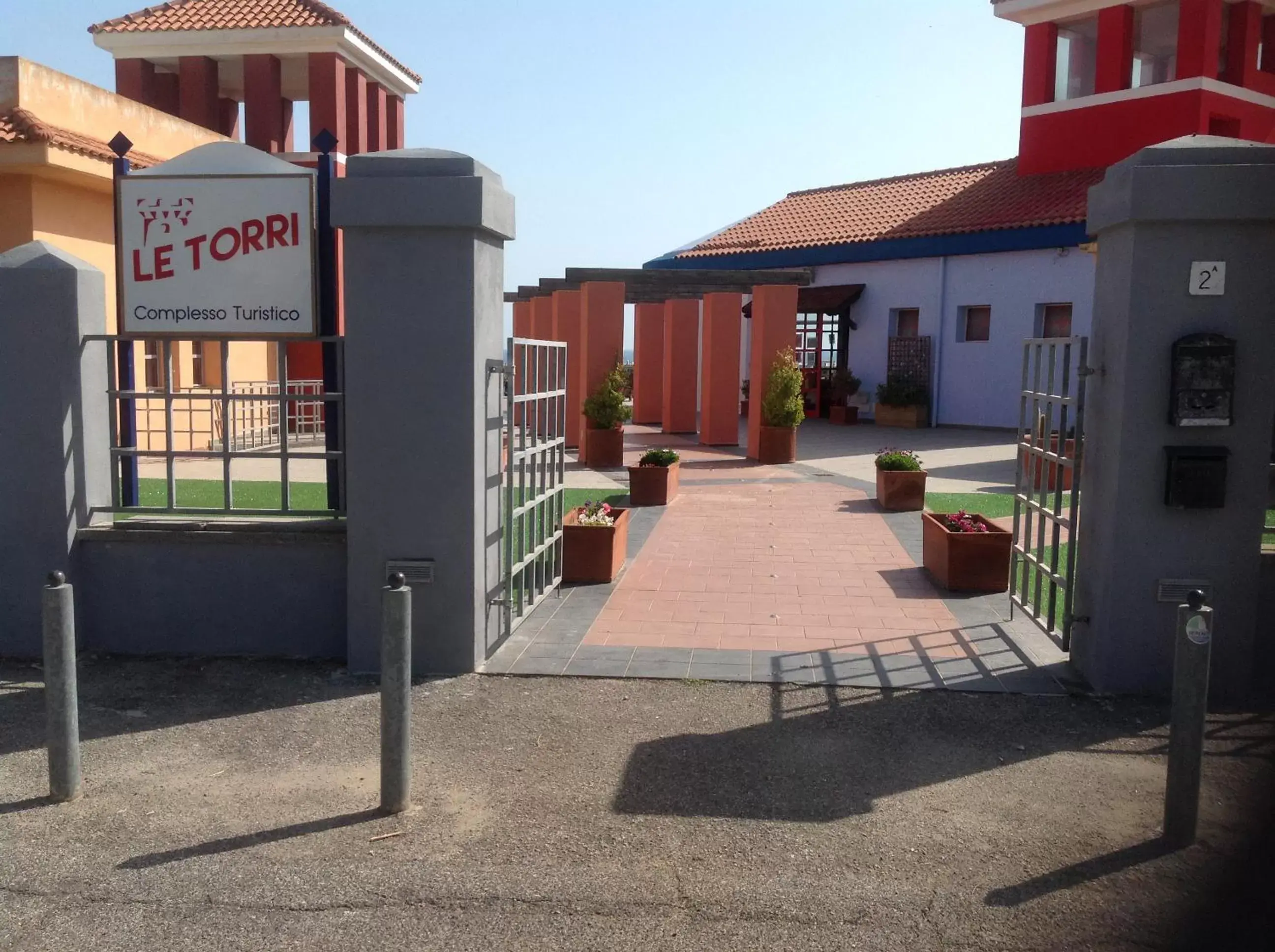 Property building, Facade/Entrance in Le Torri