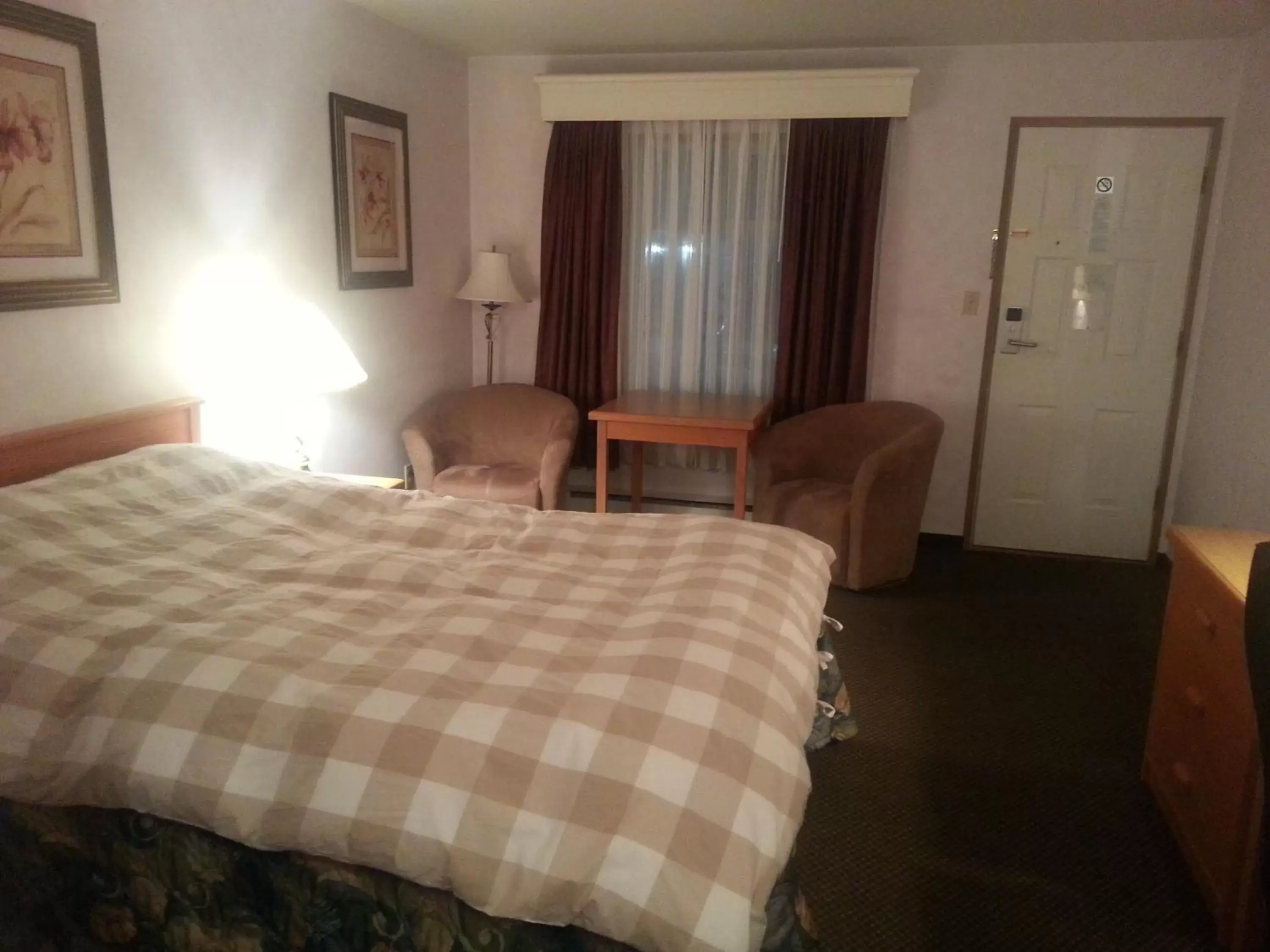 Photo of the whole room, Bed in Heritage Inn